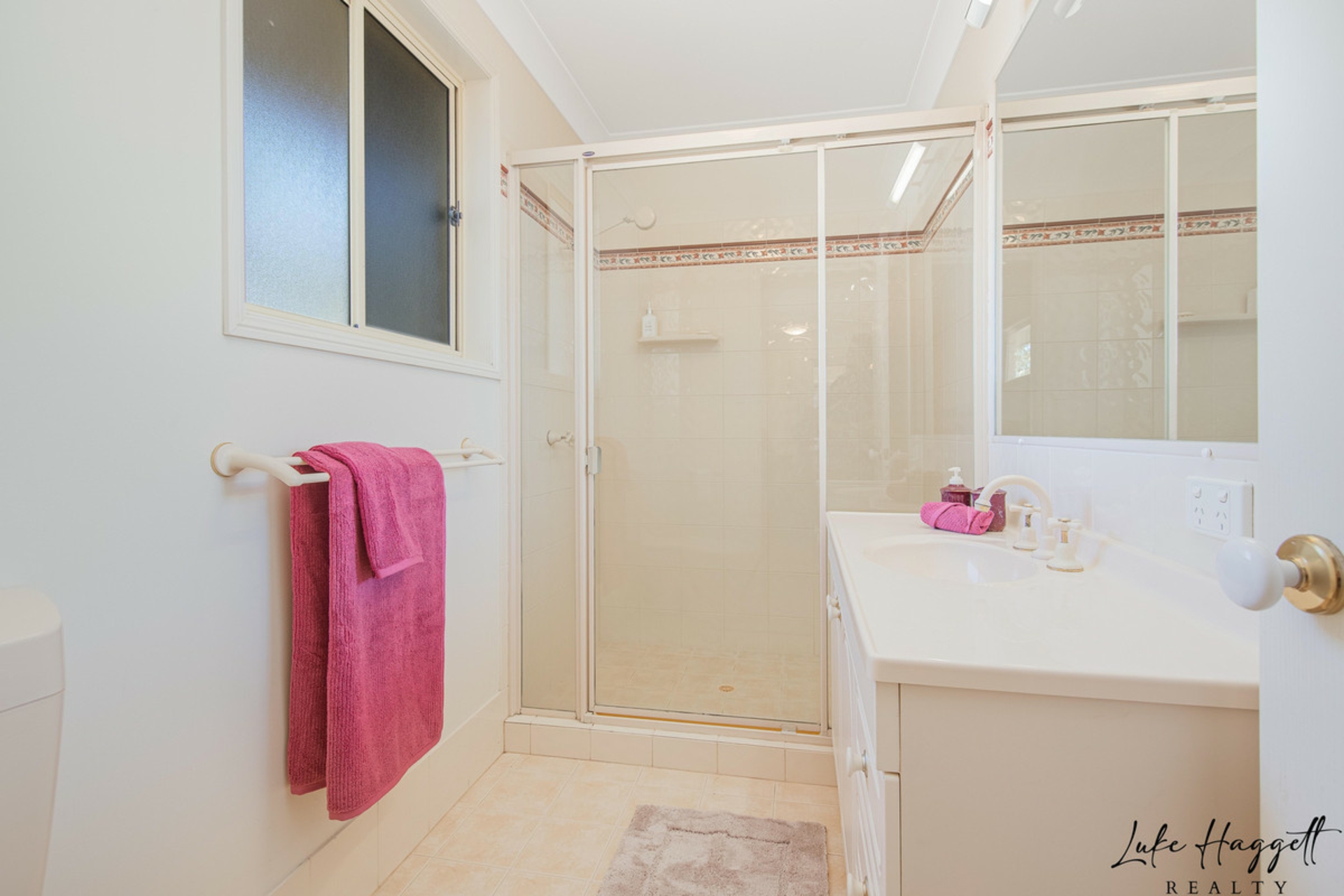 46 Clive Road, BIRKDALE