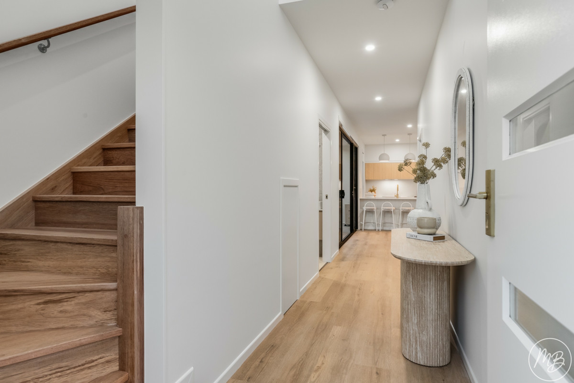 2/1 Angela Crescent — photo 6 of 30