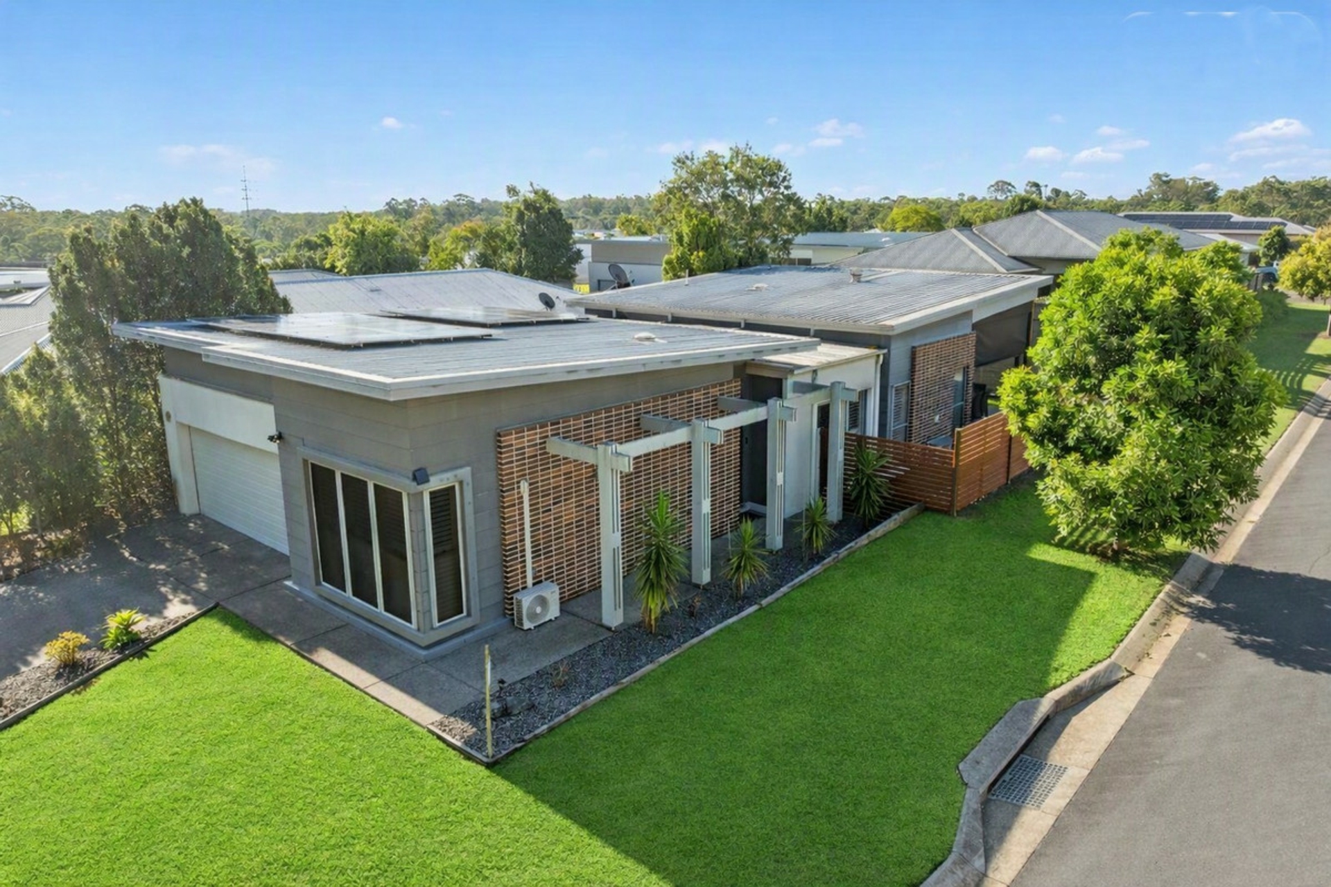 41 Ravenbourne Circuit — photo from LJ Hooker Property Centre