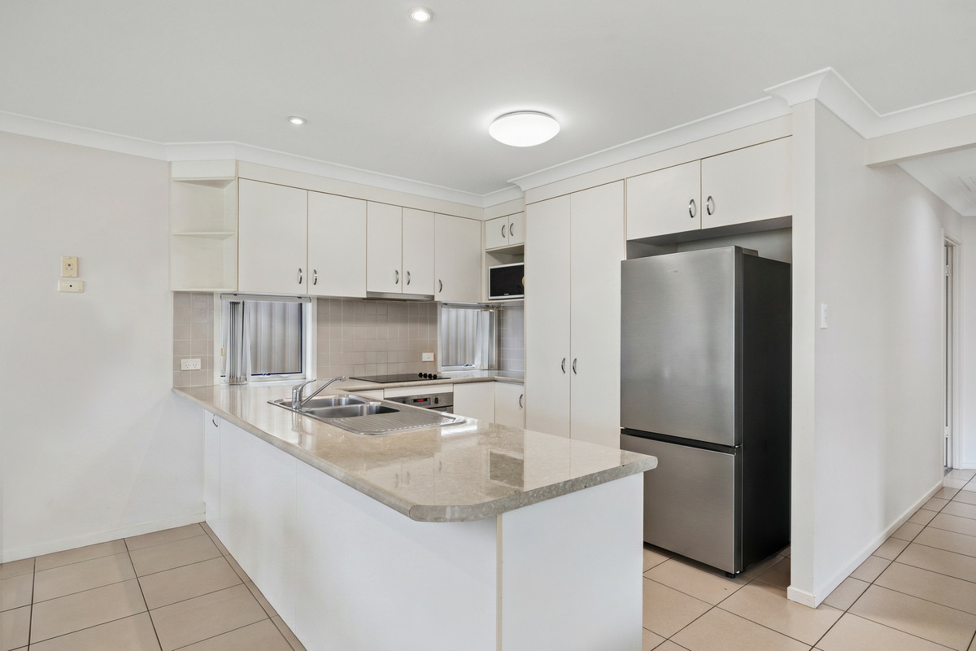1/37 Haig Road — photo 2 of 16