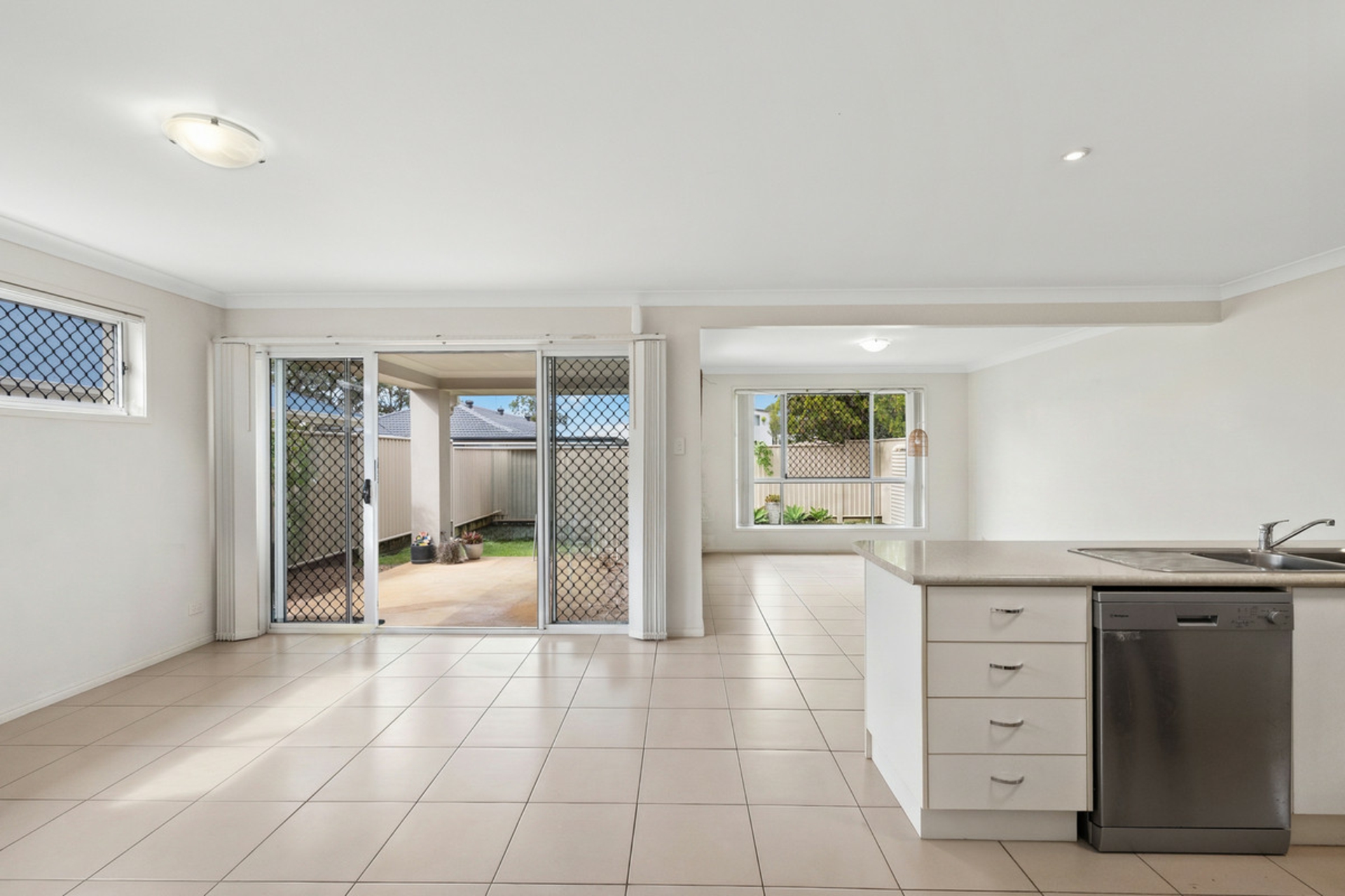 1/37 Haig Road — photo 3 of 16