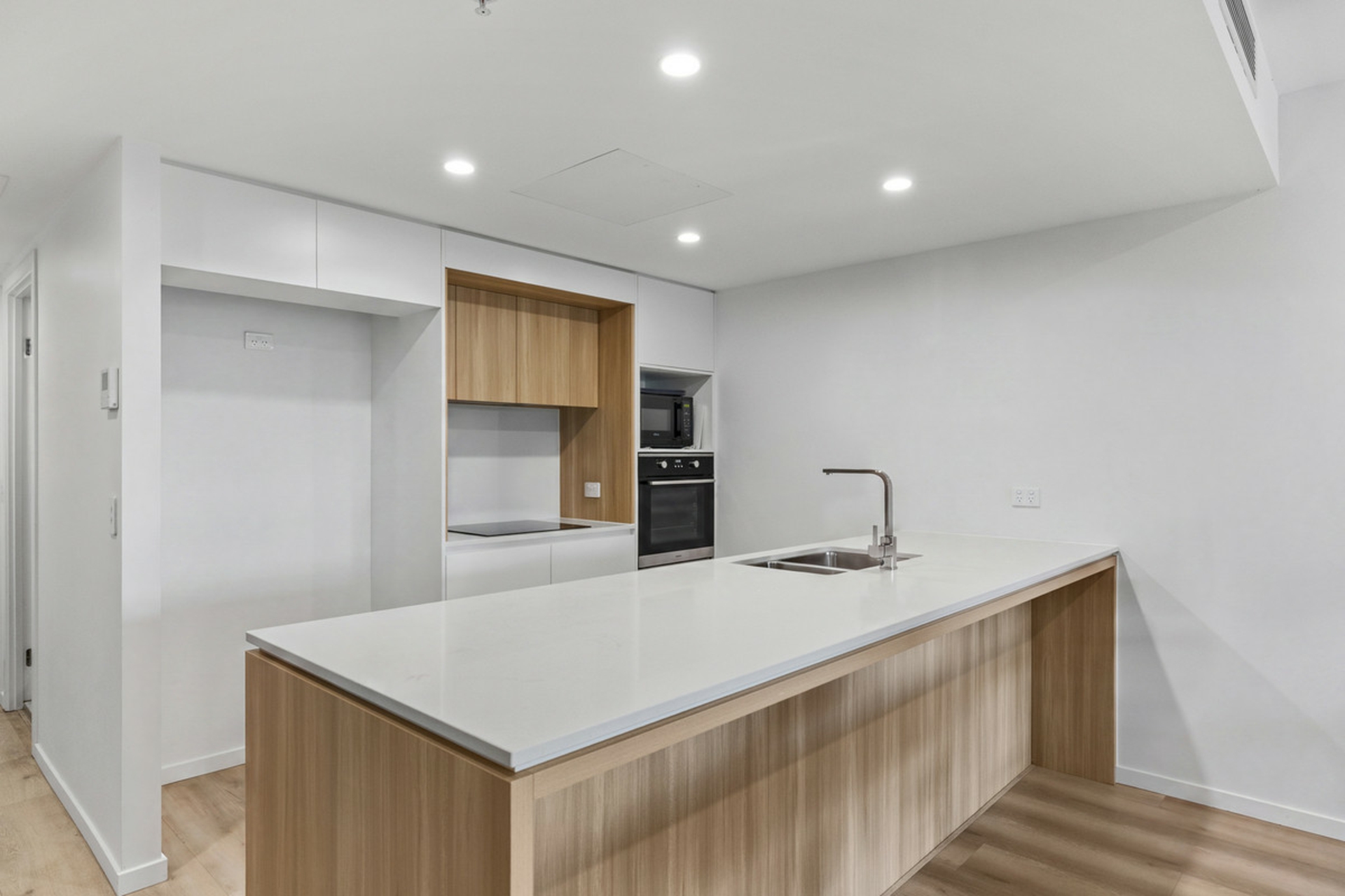 6/136 Broadwater Terrace — photo 3 of 15