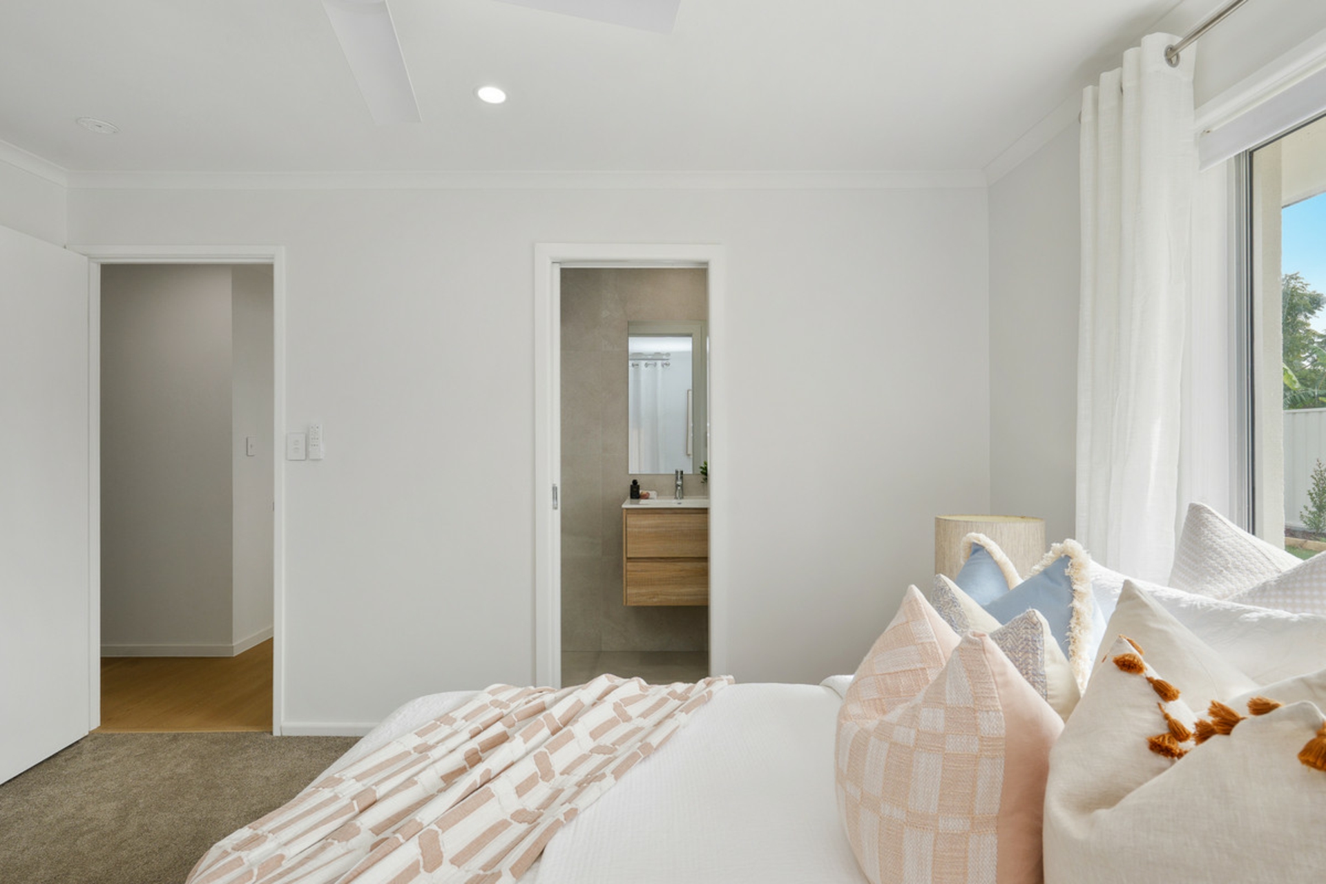 38 Surman Street East — photo 15 of 28