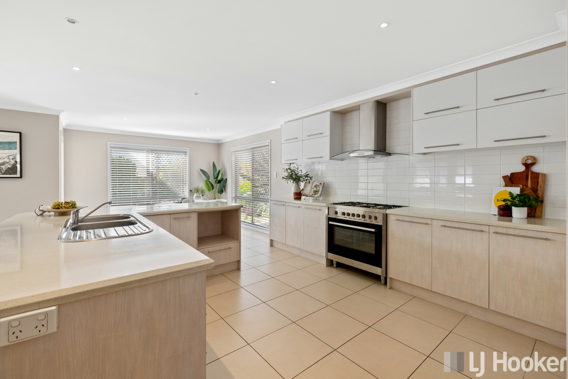25 Whitby Place — photo 5 of 30