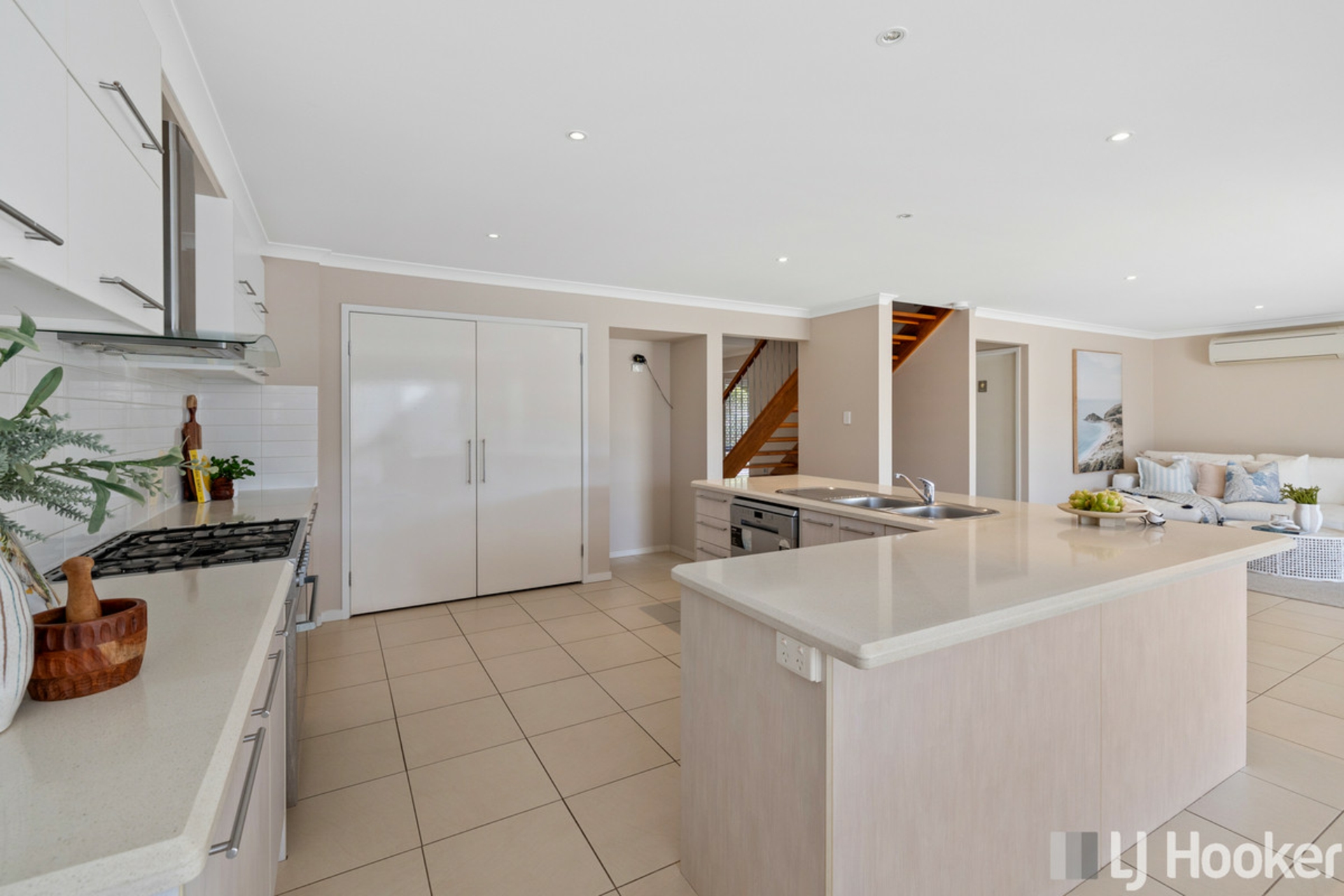 25 Whitby Place — photo 7 of 30