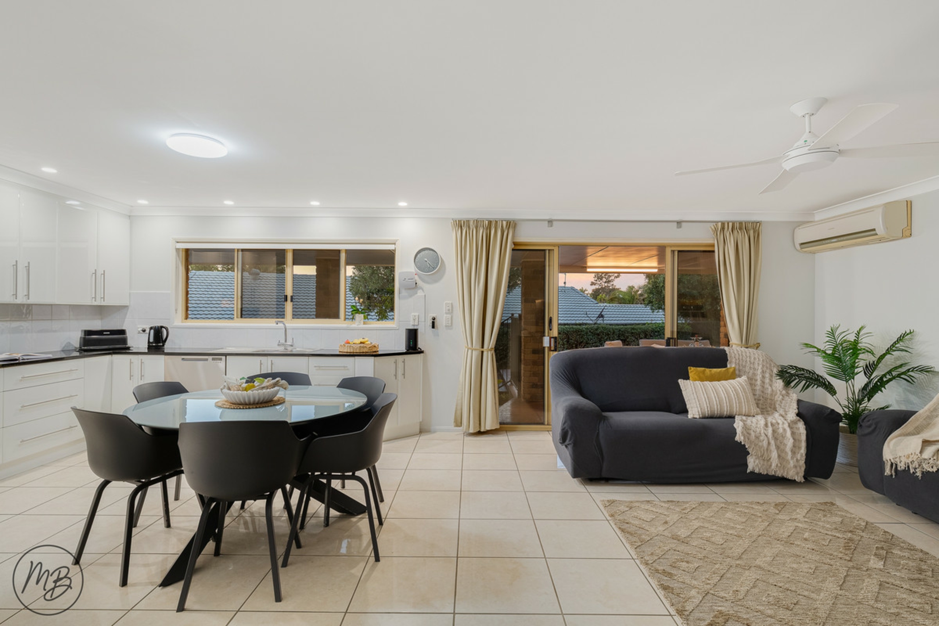 19 Champagne Crescent — photo 10 of 30