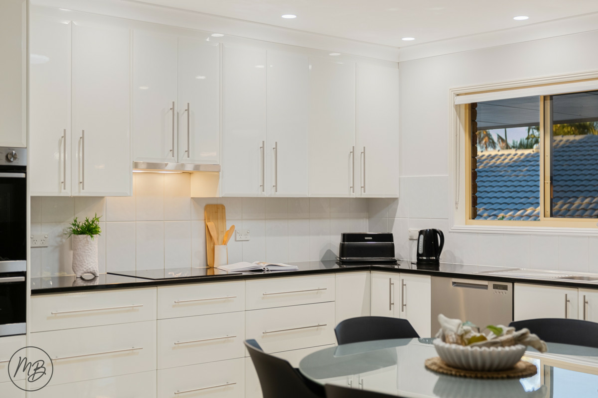 19 Champagne Crescent — photo 11 of 30