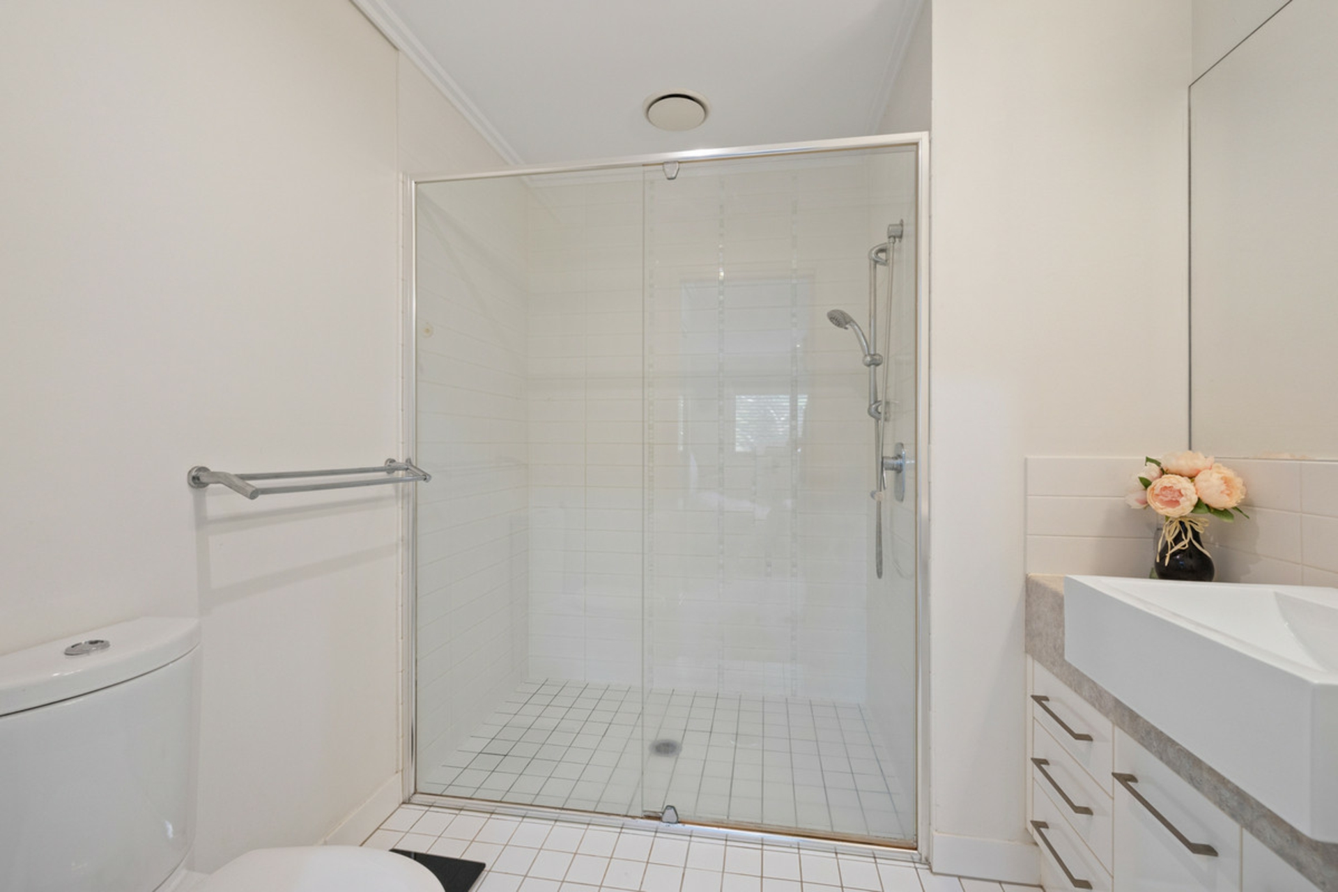 2/62-64 Island Street — photo 13 of 18