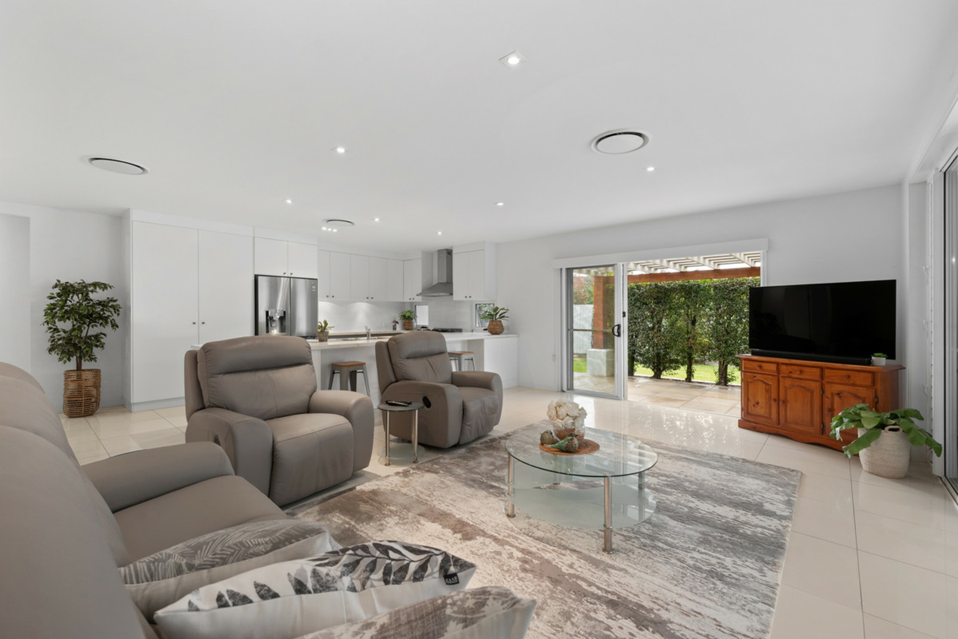 52 Ribonwood Street — photo 10 of 27