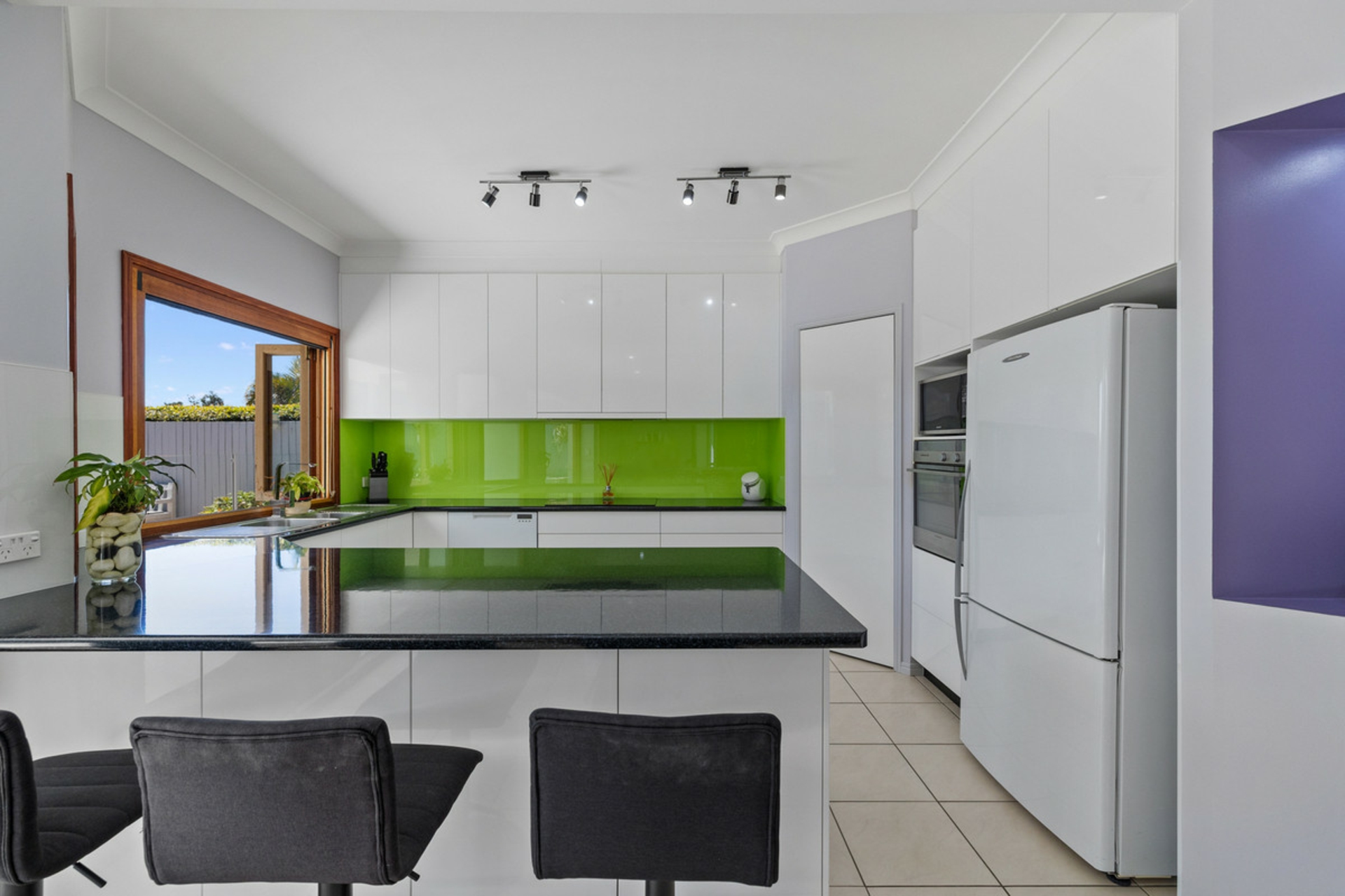 8 Behan Crescent — photo 3 of 28