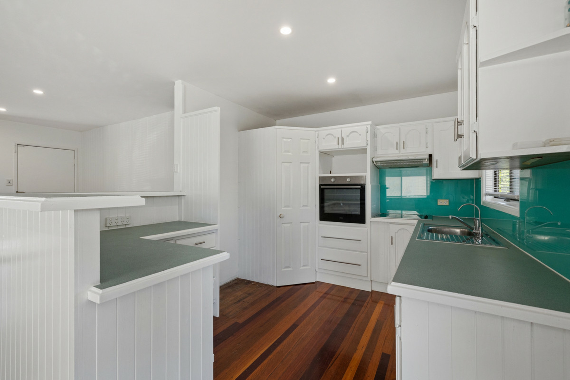 735 Old Cleveland Road East — photo 10 of 22