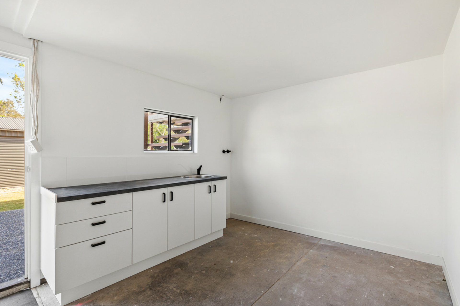 735 Old Cleveland Road East — photo 17 of 22