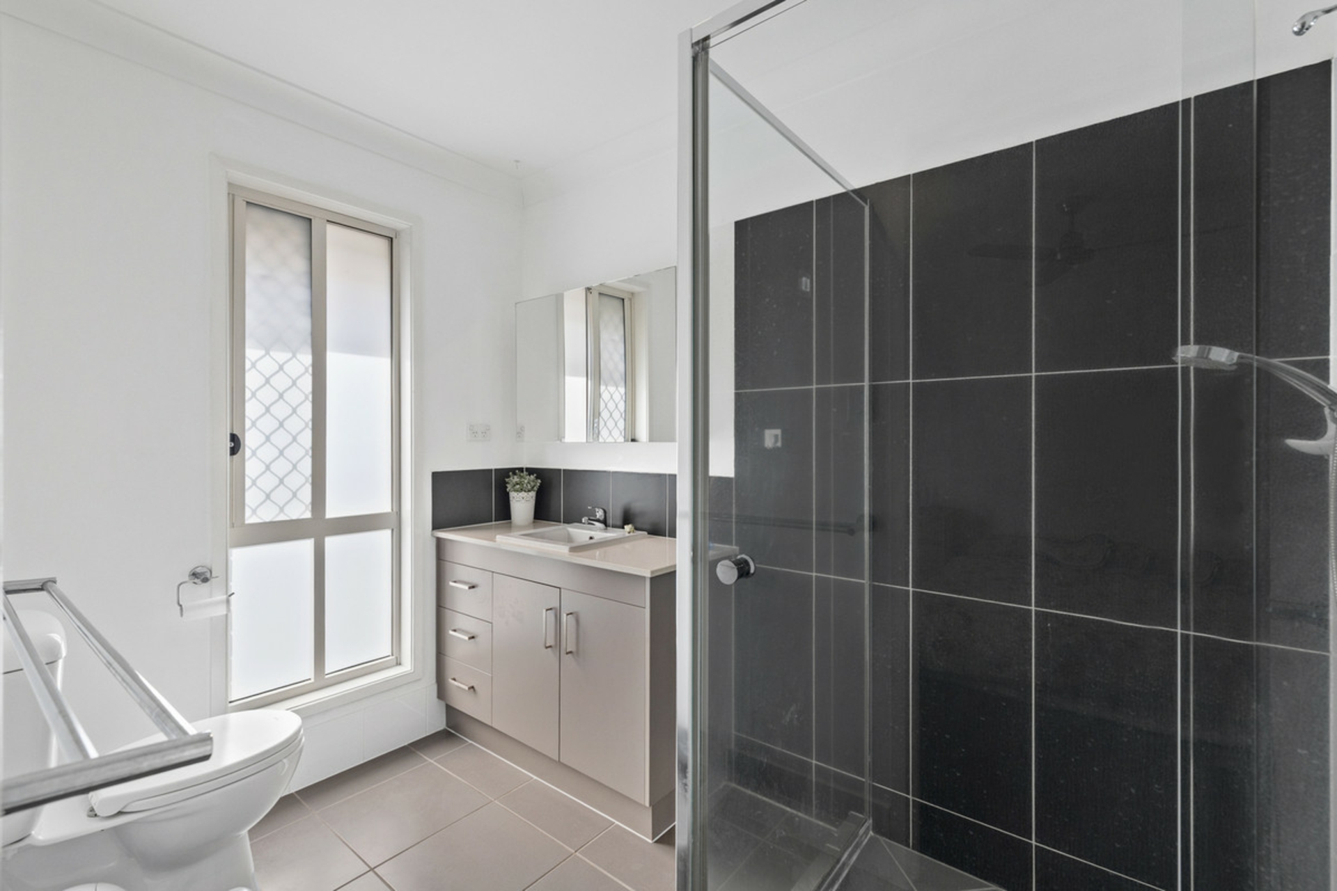 18 Seawater Street — photo 11 of 24