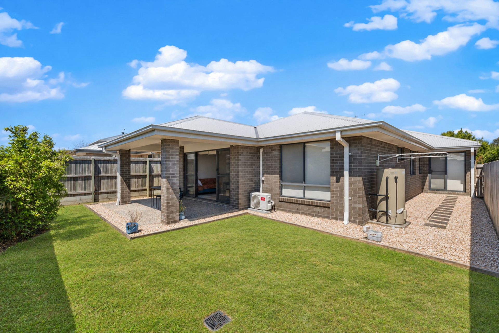 22 Viewland Crescent — photo from LJ Hooker Property Centre