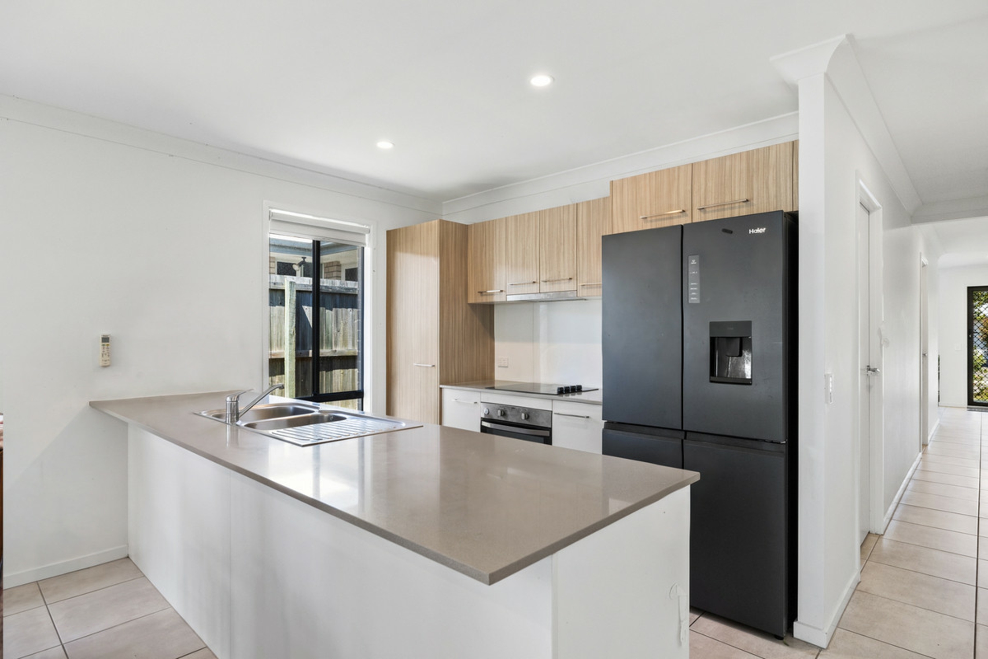 22 Viewland Crescent — photo 3 of 15