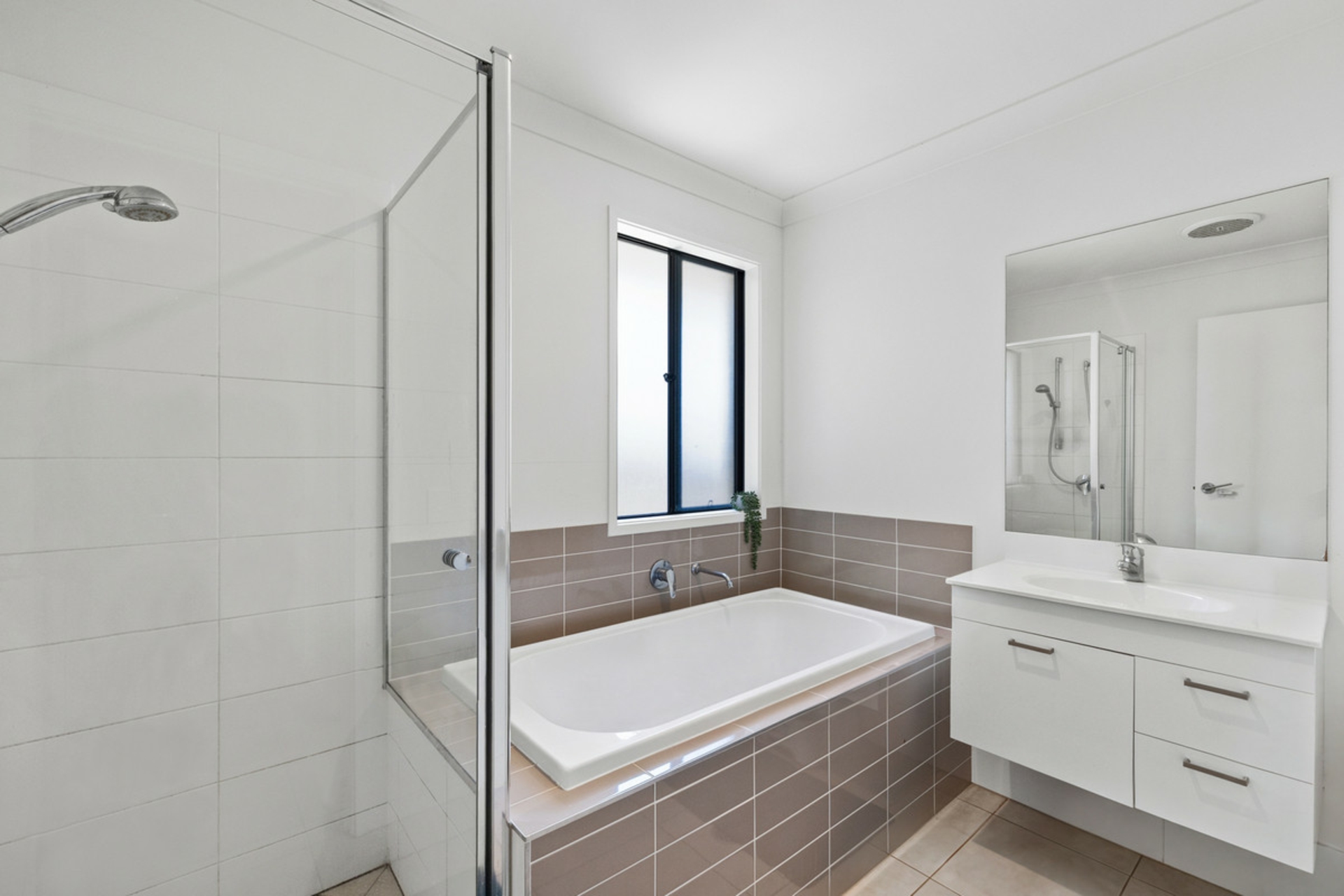 22 Viewland Crescent — photo 11 of 15