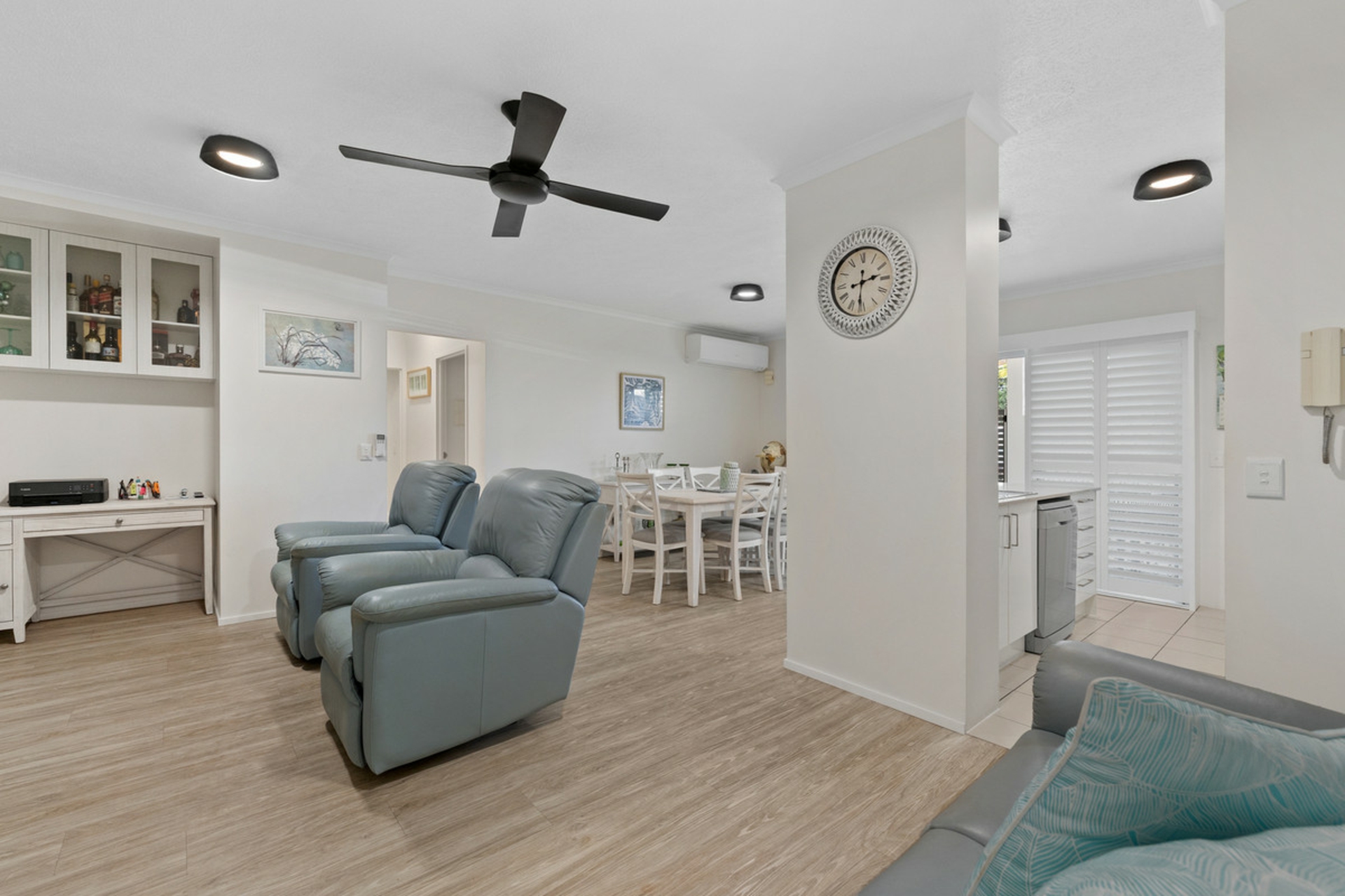 2/7-13 Shore Street East — photo 3 of 21