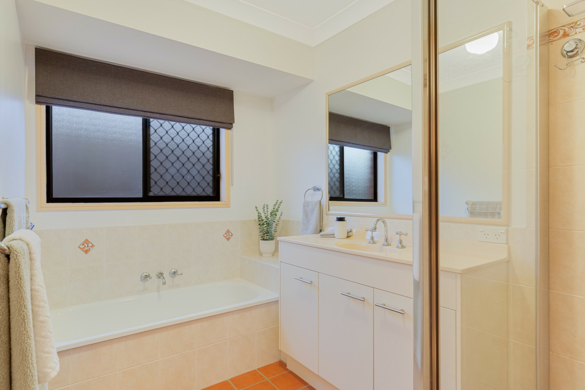 4 Seaholly Crescent — photo 24 of 29