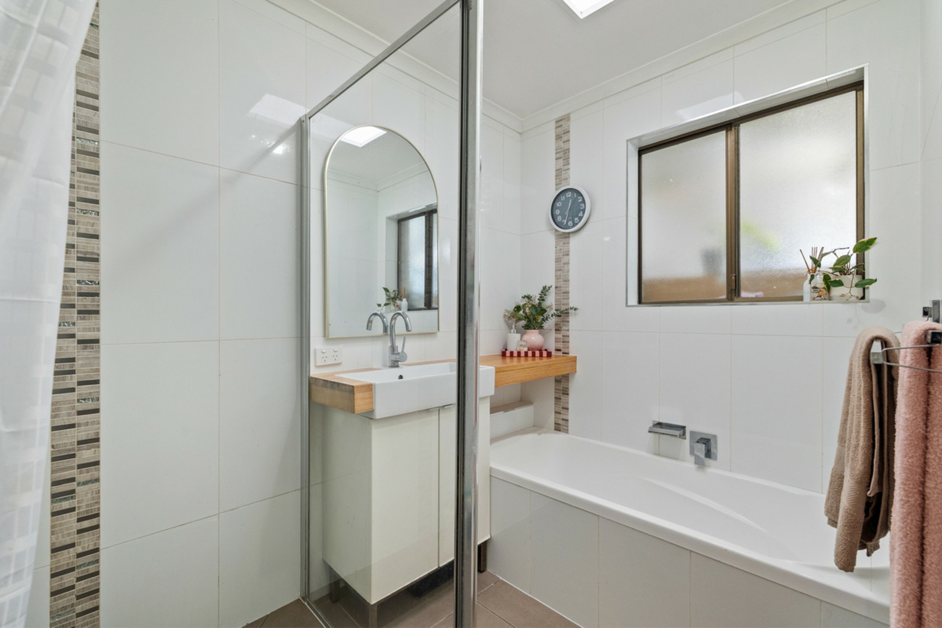 9 Earls Court — photo 12 of 20