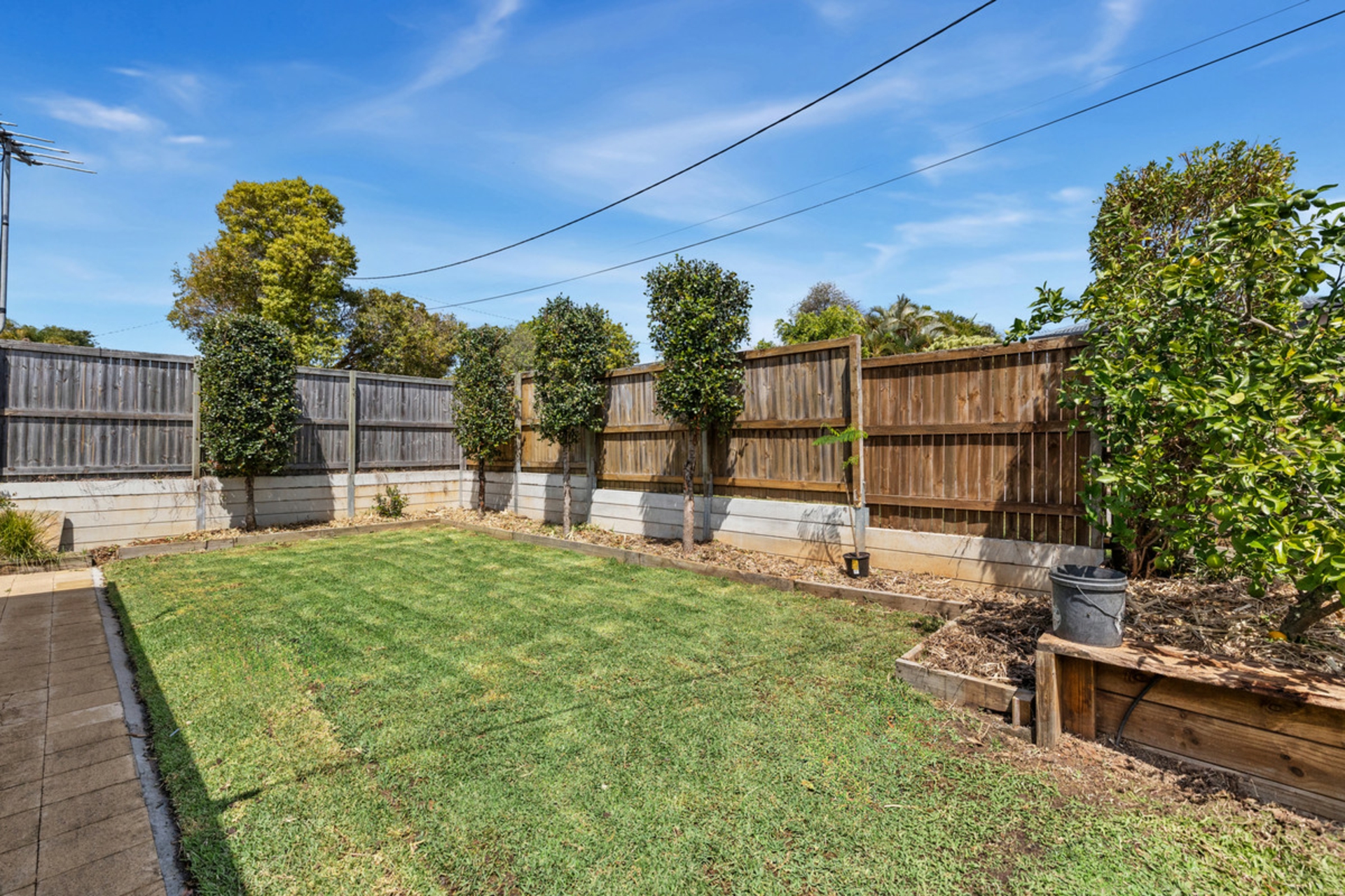 9 Earls Court — photo 14 of 20