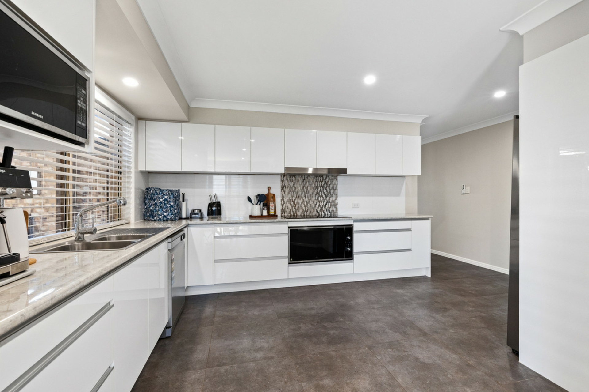 27 Trafalgar Drive — photo 4 of 27