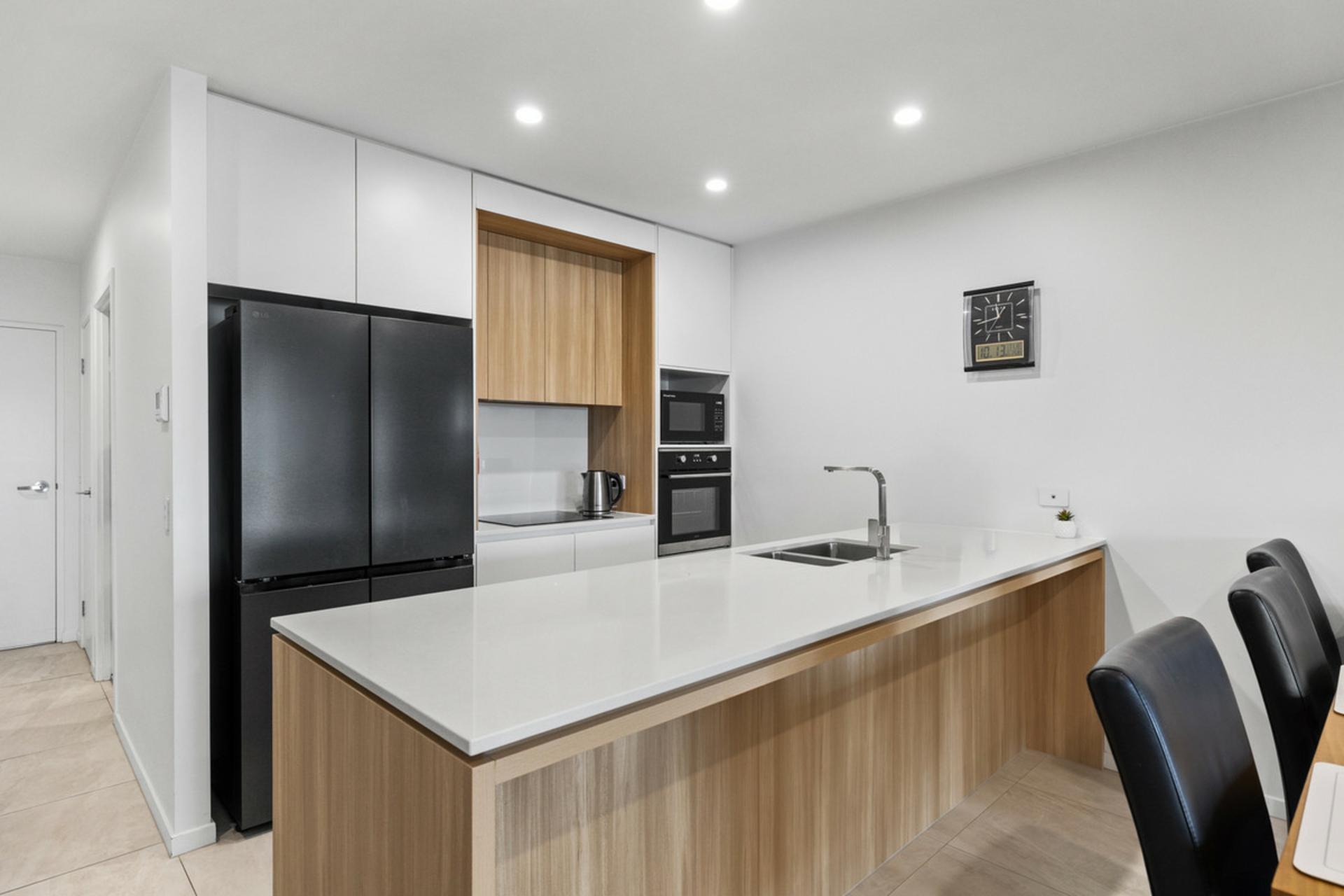 24/136 Broadwater Terrace — photo 4 of 16