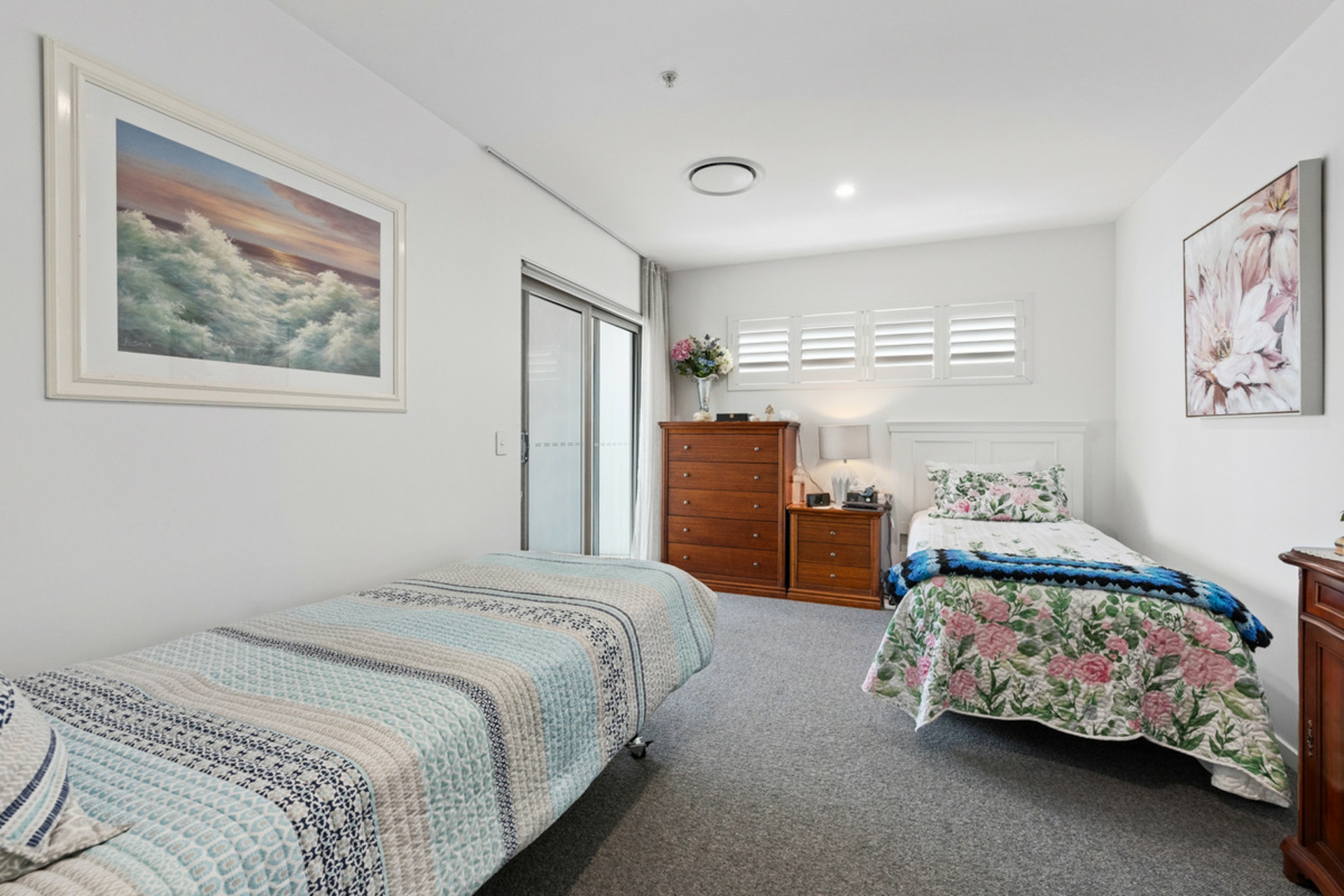 24/136 Broadwater Terrace — photo 9 of 16