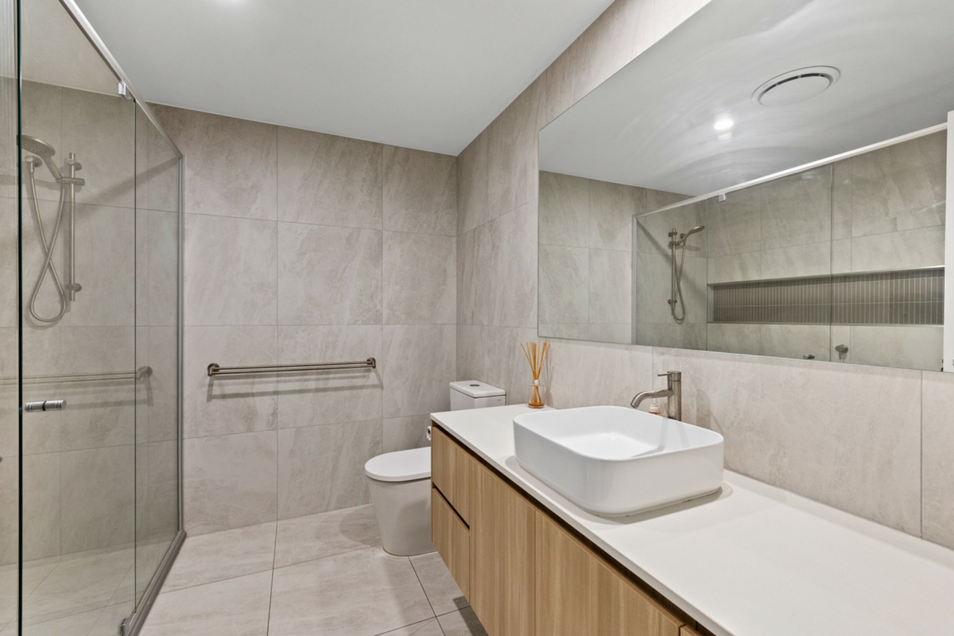 24/136 Broadwater Terrace — photo 10 of 16