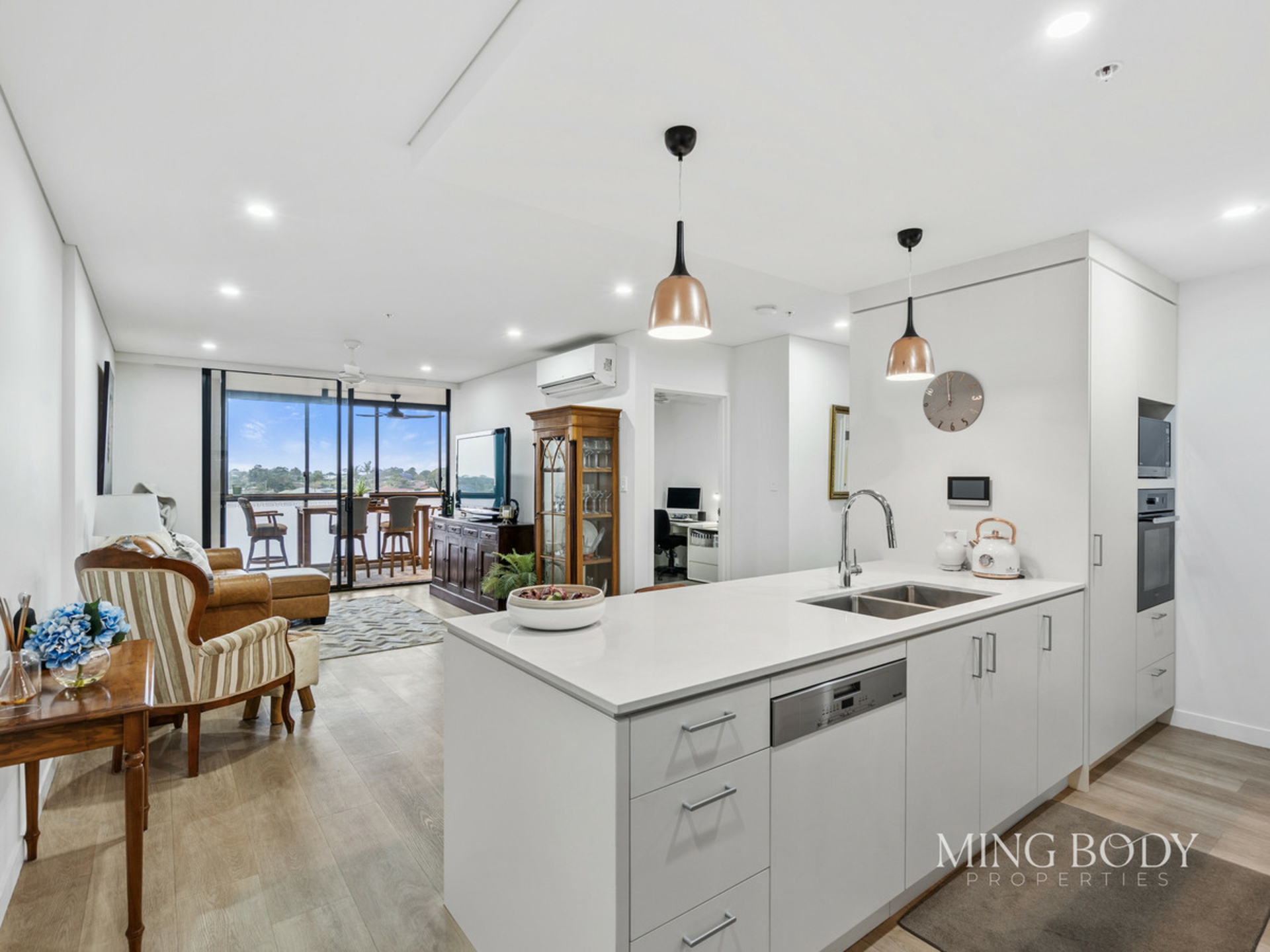 5404/221 Bloomfield Street — photo 8 of 28