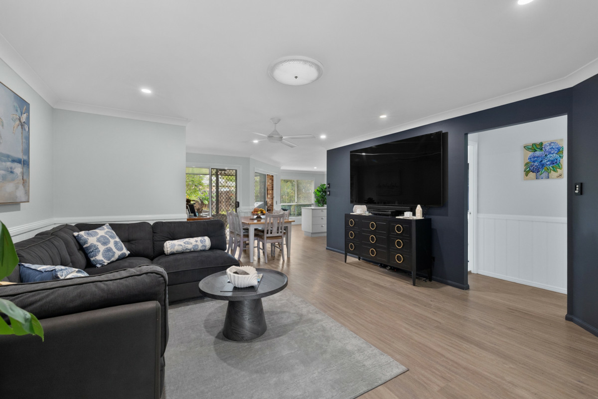 2/10 Constance Court — photo 5 of 23