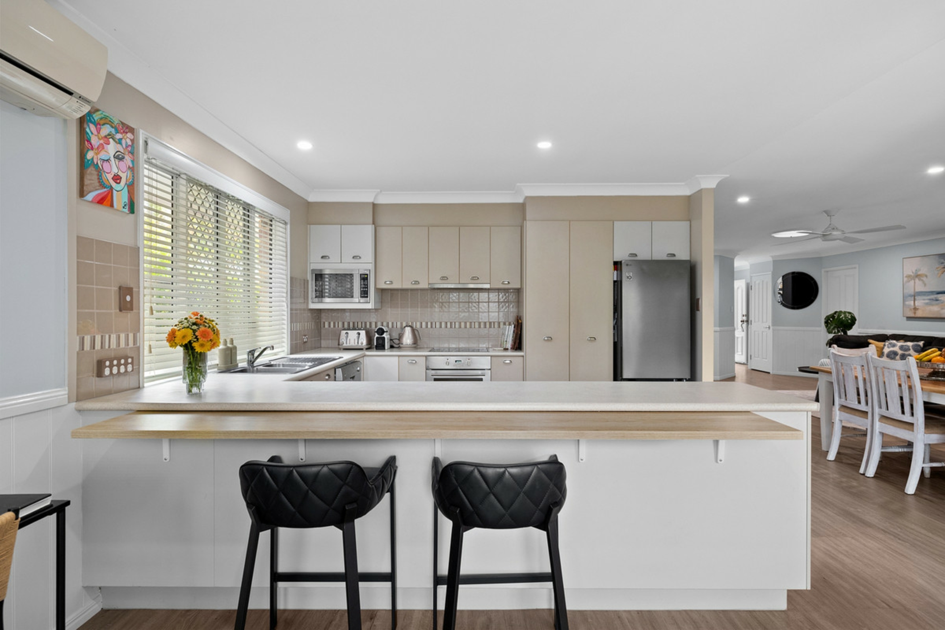 2/10 Constance Court — photo 6 of 23