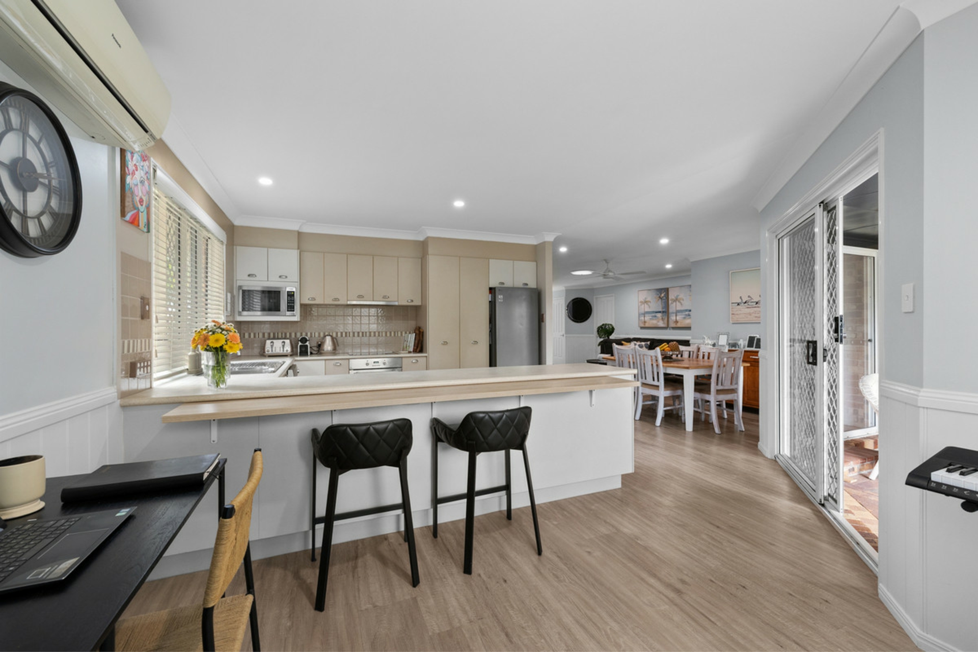 2/10 Constance Court — photo 8 of 23