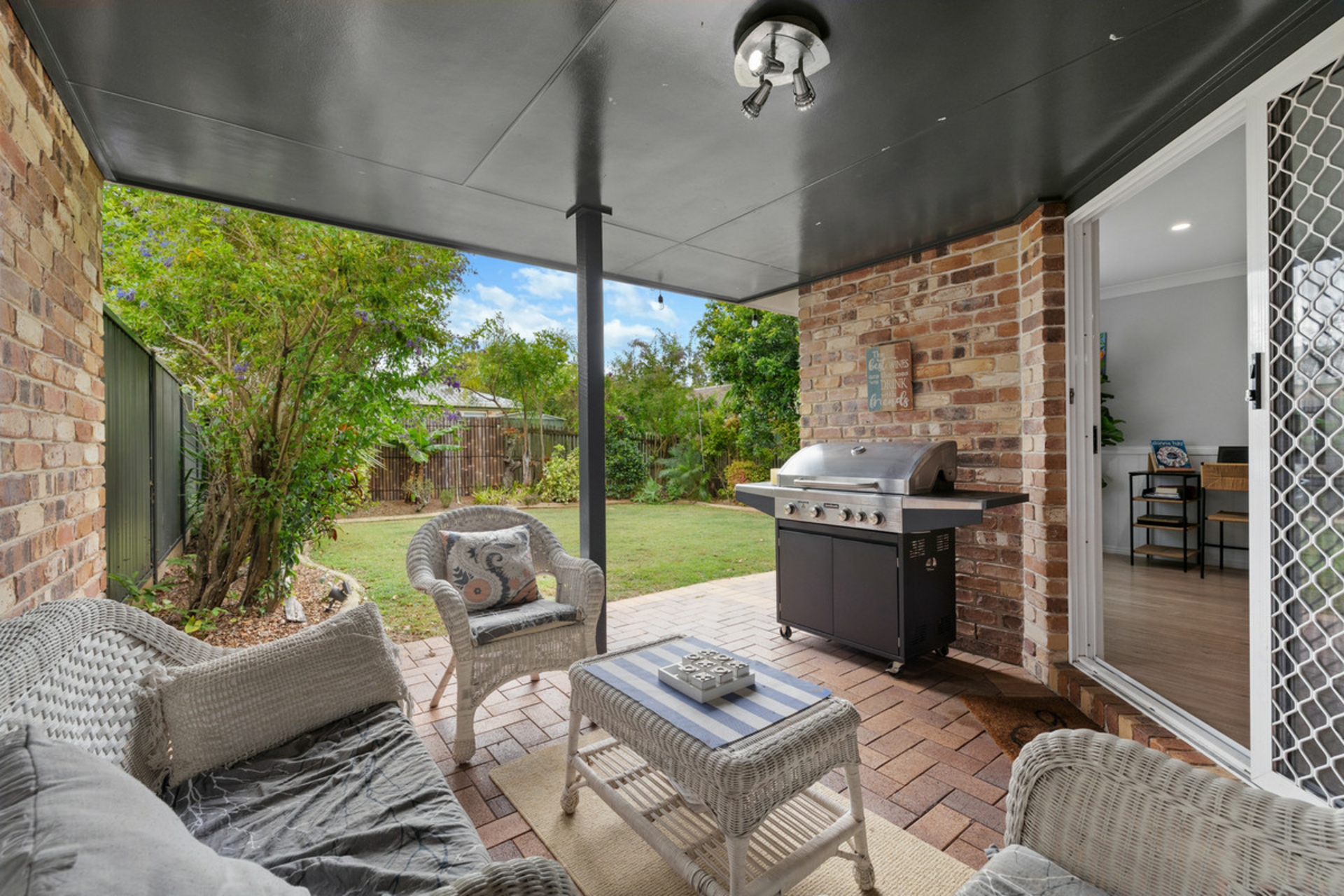 2/10 Constance Court — photo 10 of 23