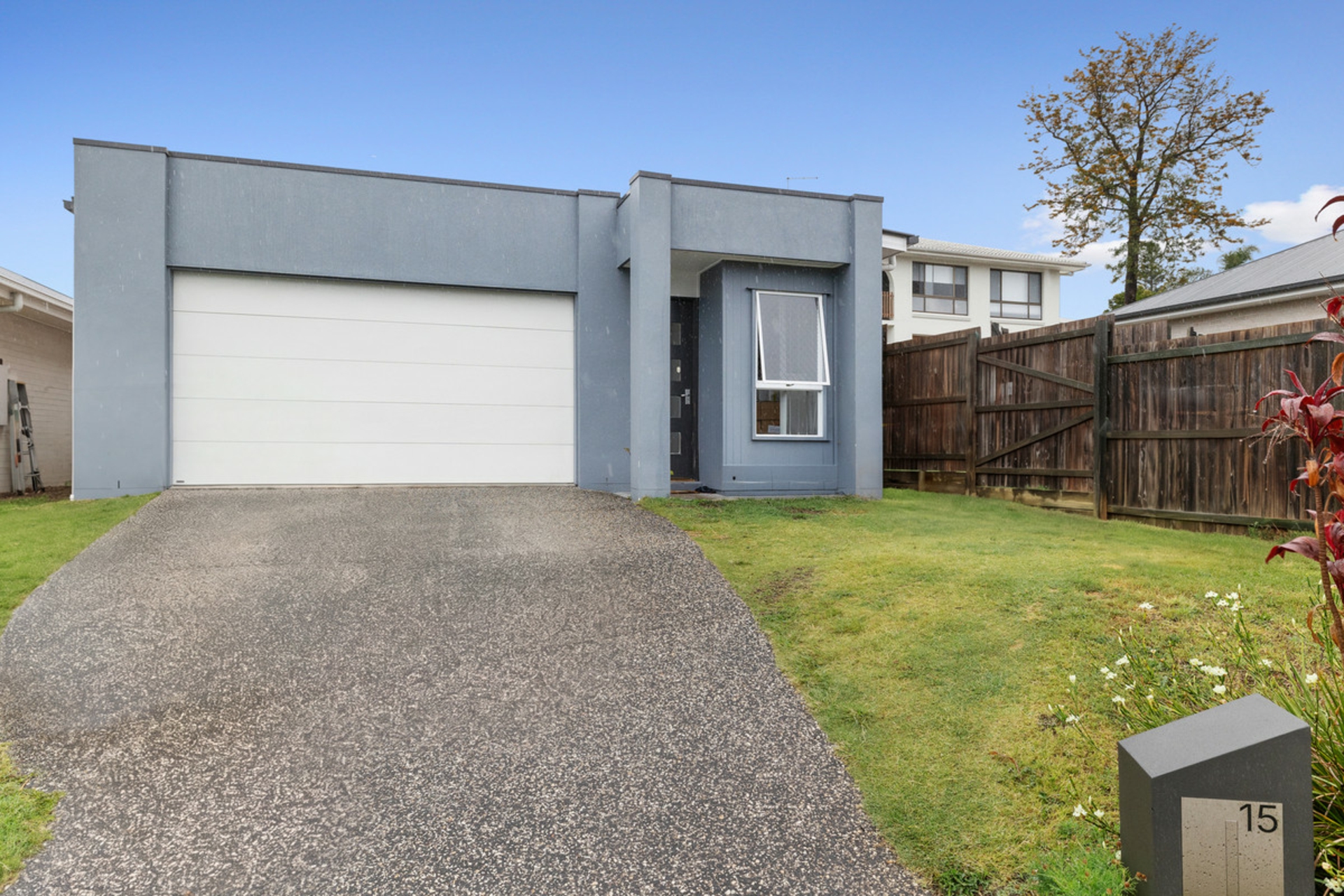 15 Laura Street — photo 2 of 11