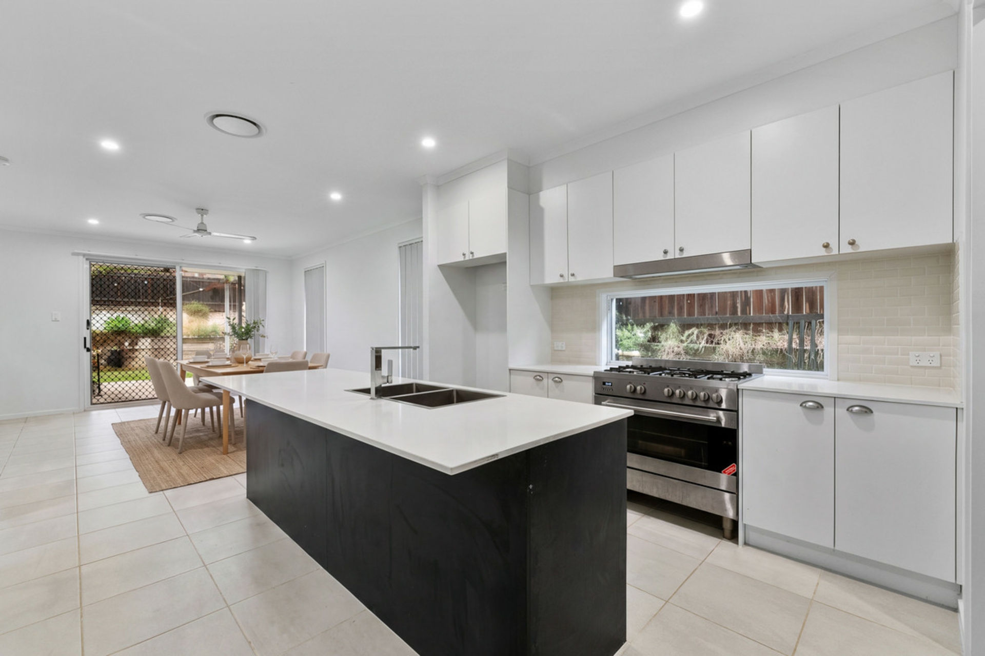 15 Laura Street — photo 3 of 11