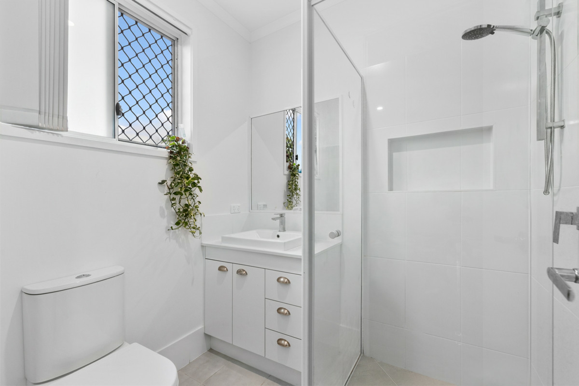 15 Laura Street — photo 8 of 11