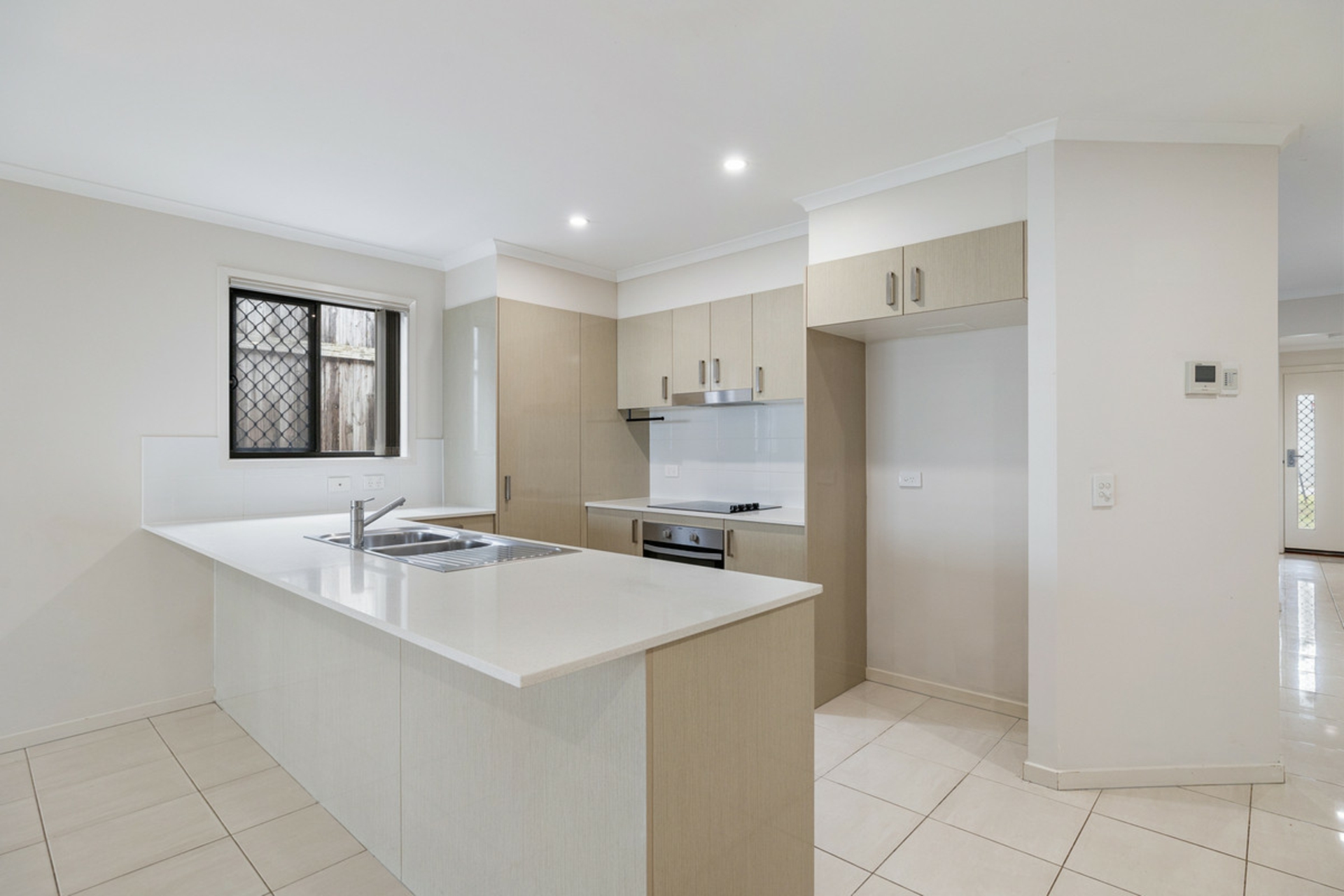 8 Yaroomba Close — photo 2 of 15