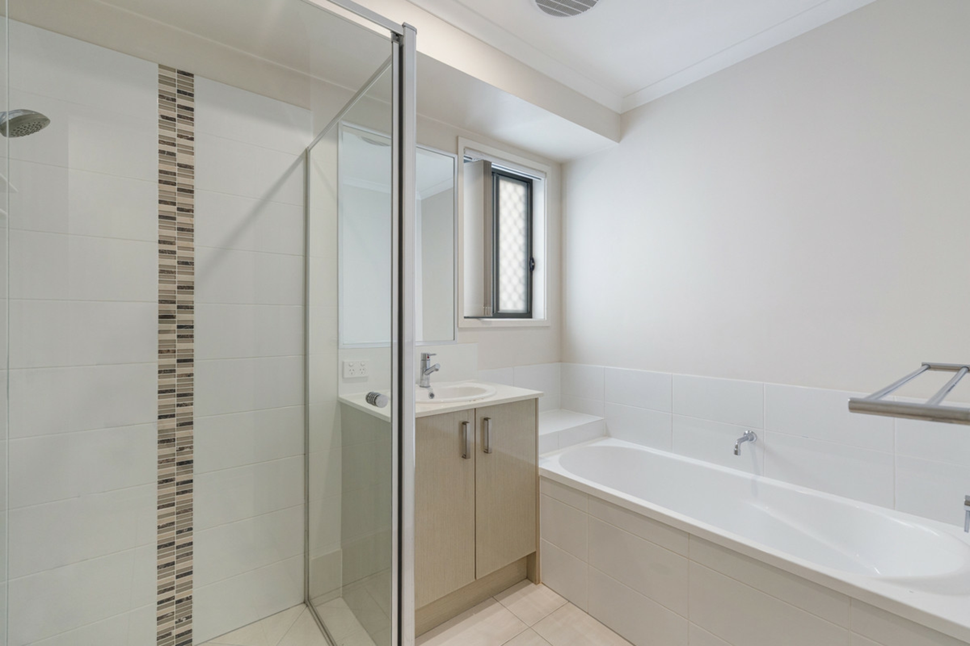 8 Yaroomba Close — photo 10 of 15