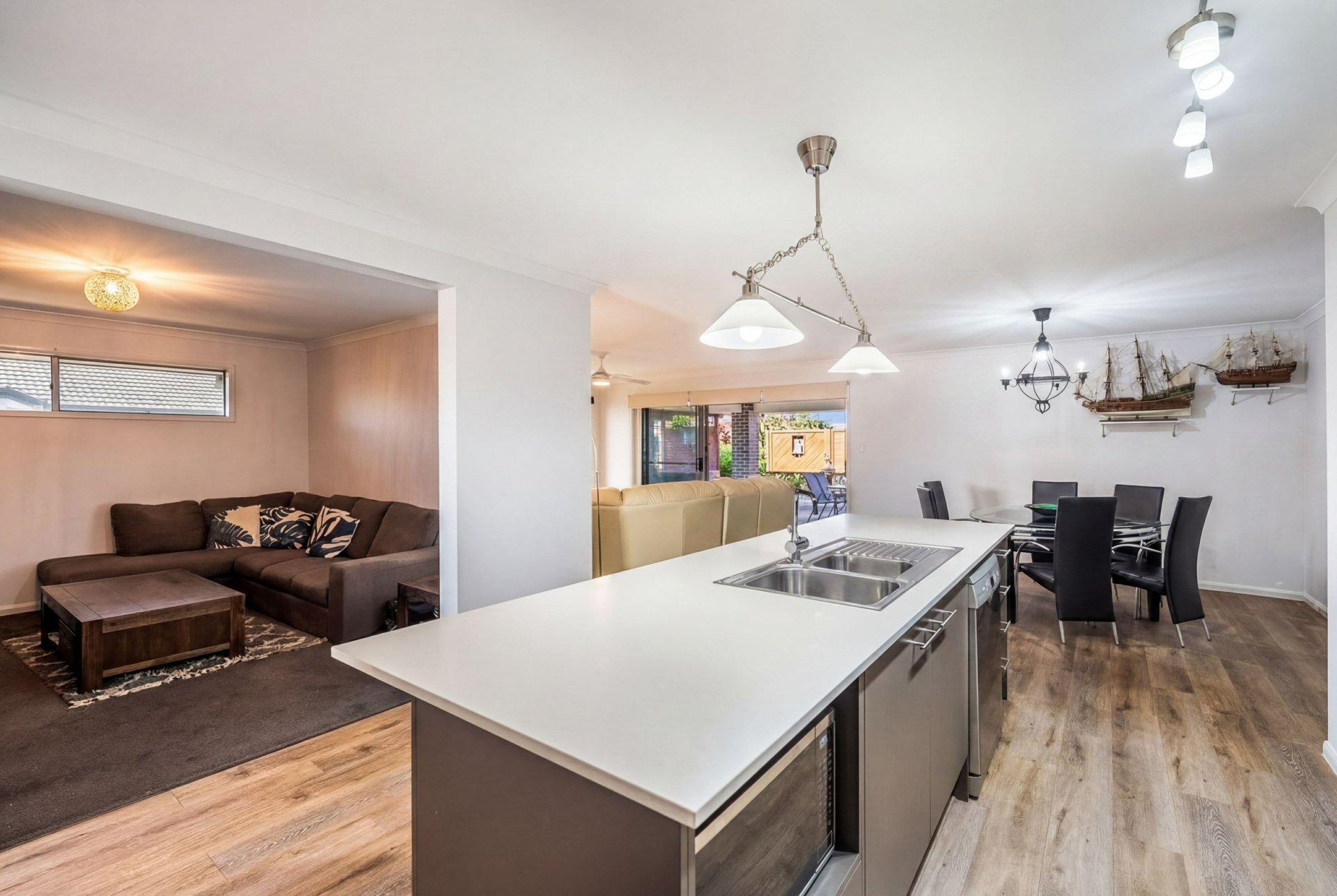 35 Leach Crescent — photo 3 of 19