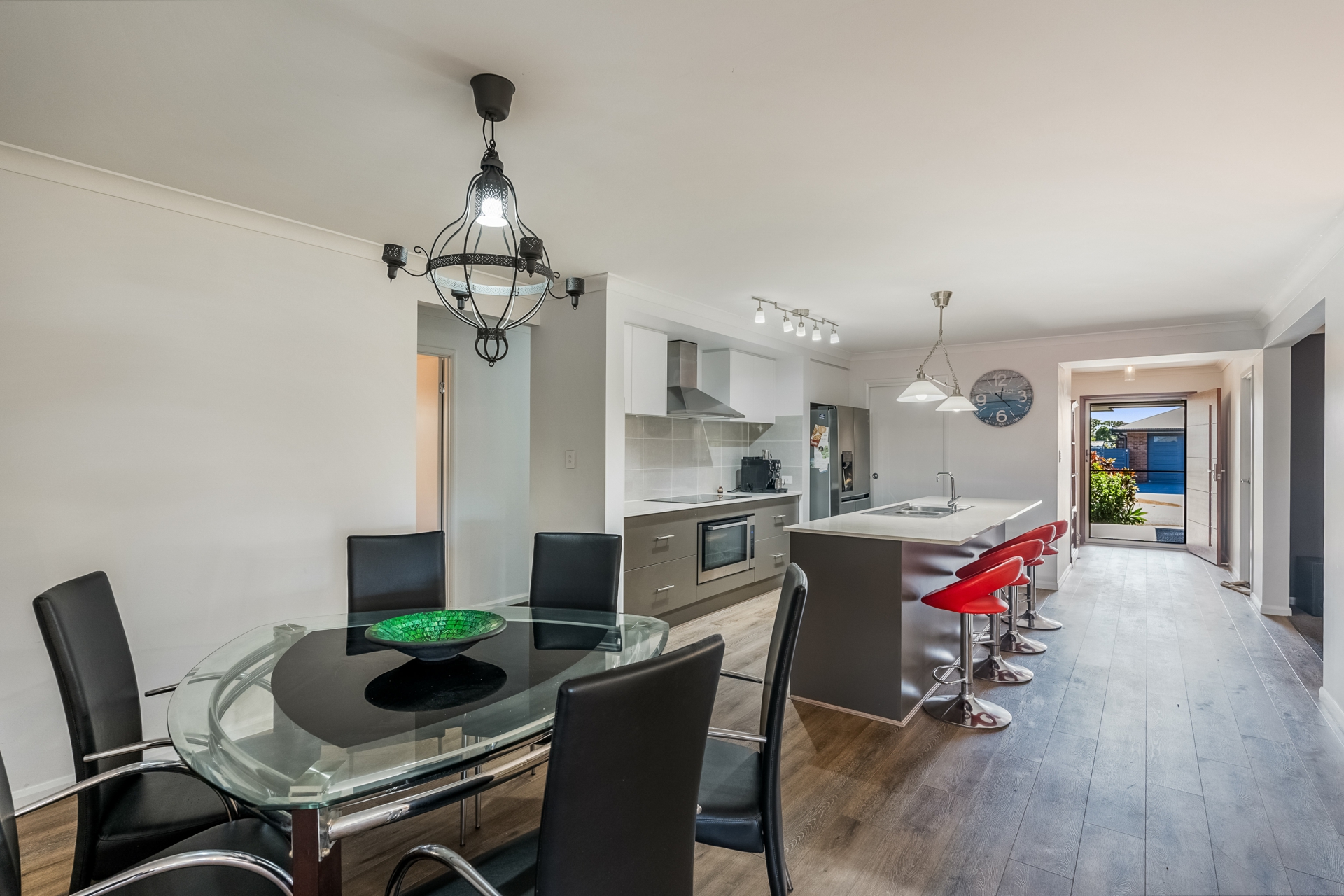 35 Leach Crescent — photo 4 of 19