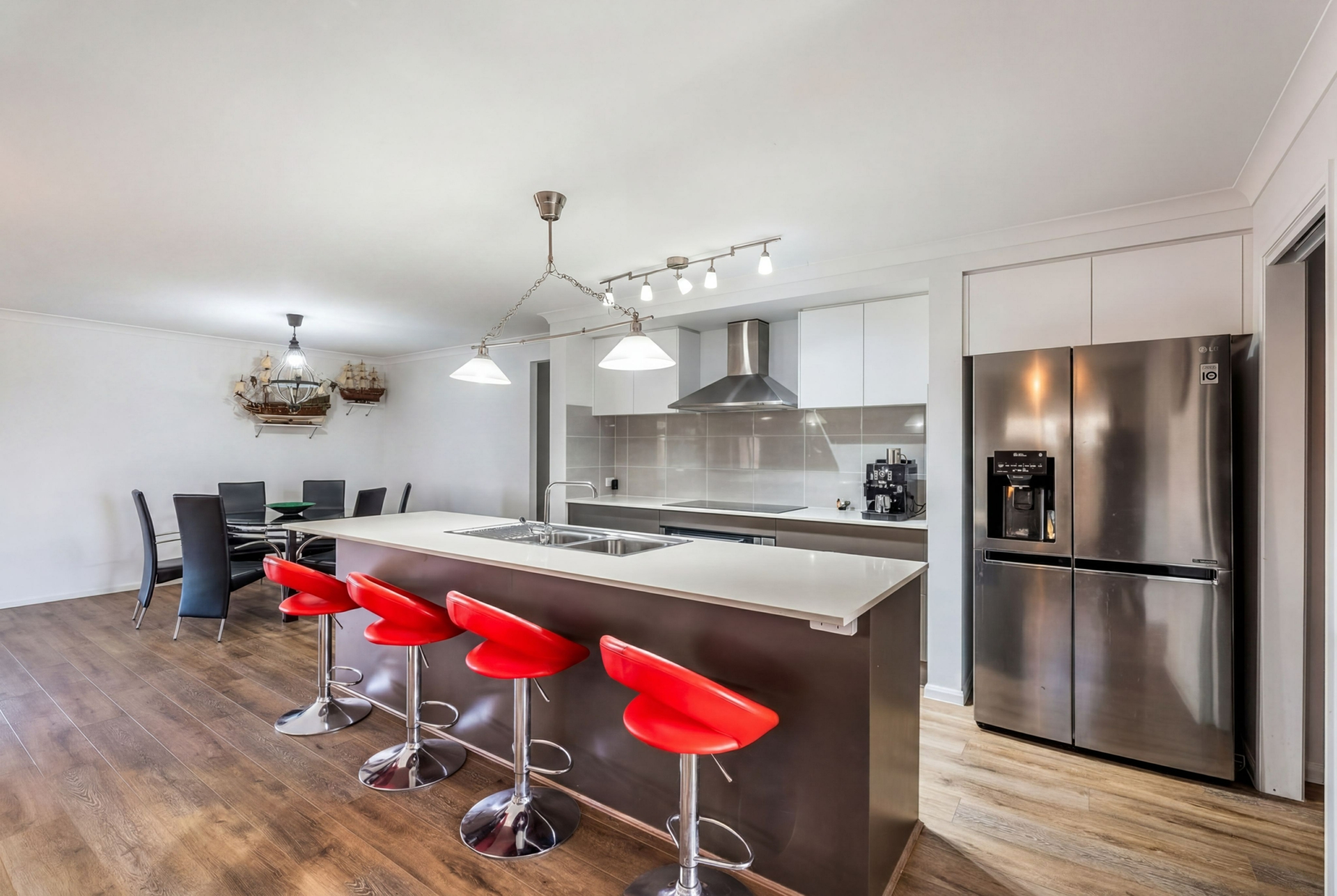 35 Leach Crescent — photo 5 of 19
