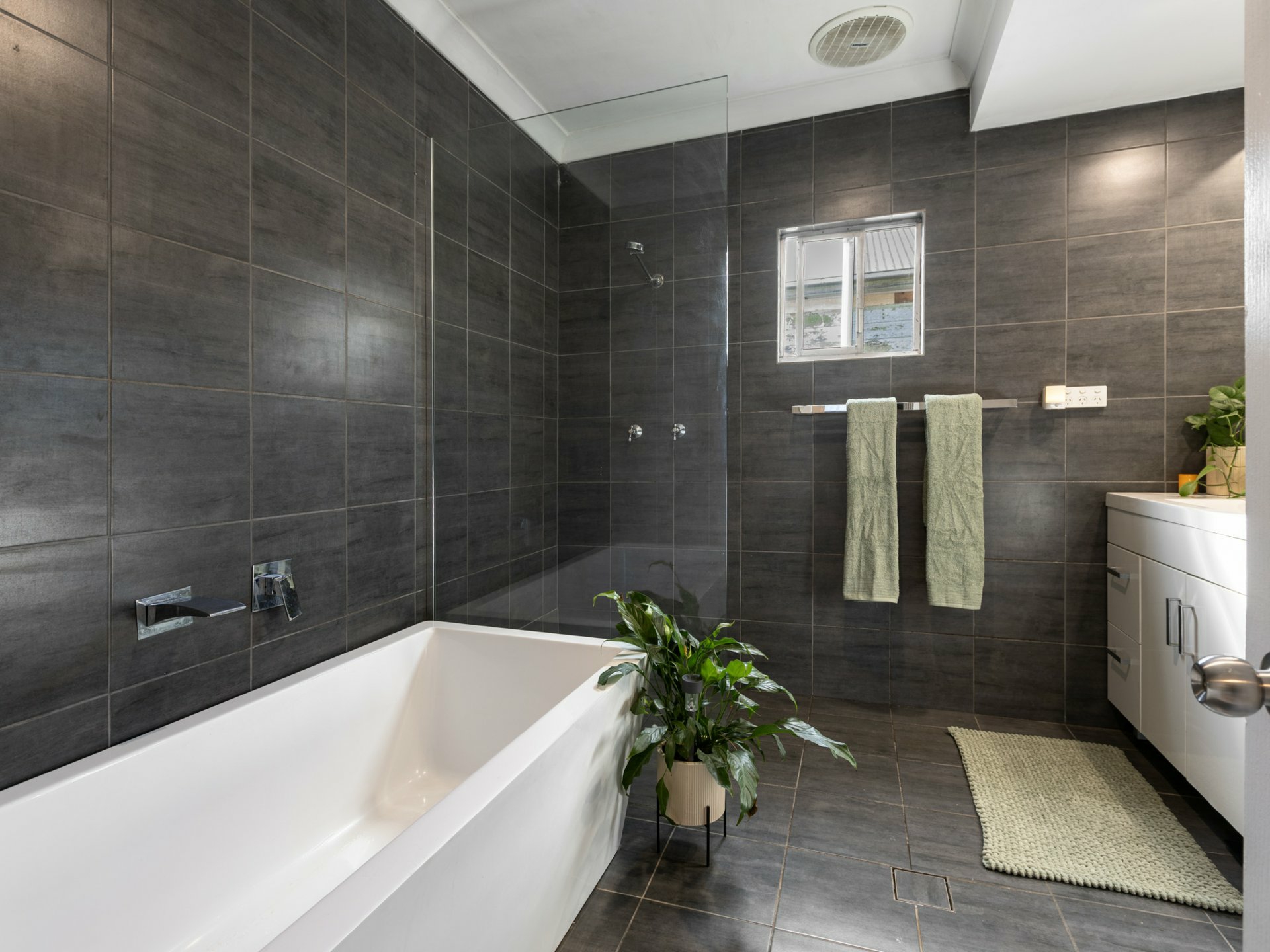 15 George Street — photo 2 of 15