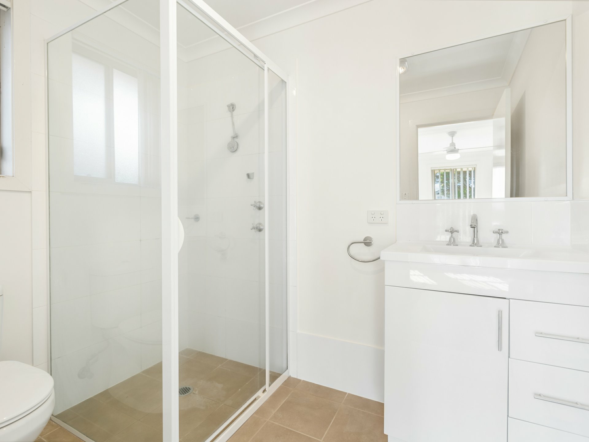 23 Moorebank Road — photo 6 of 15