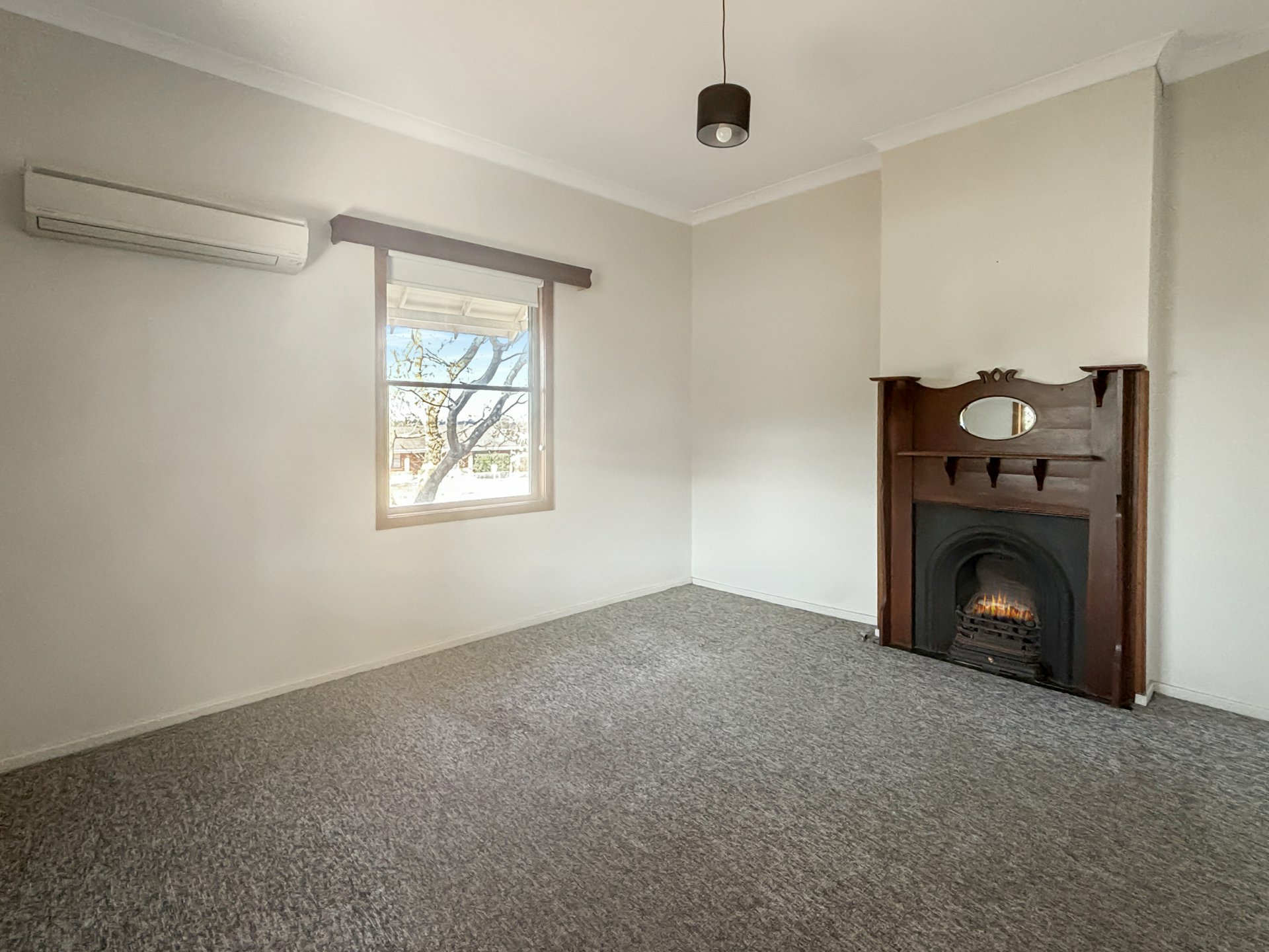 86 Barton Street — photo 2 of 9