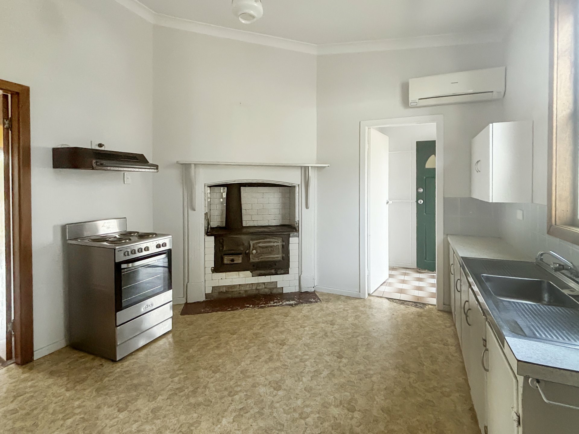 86 Barton Street — photo 3 of 9