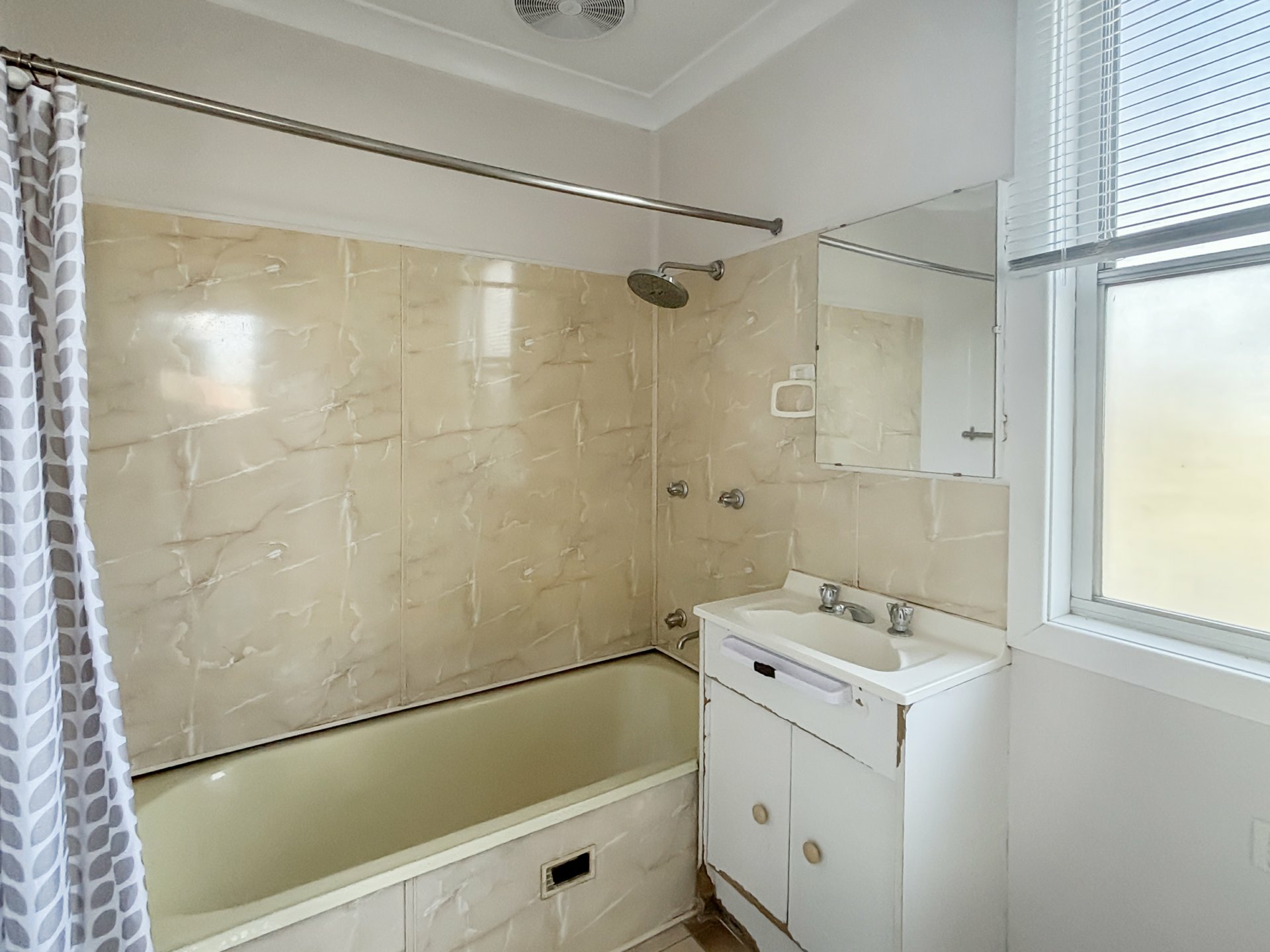 86 Barton Street — photo 7 of 9