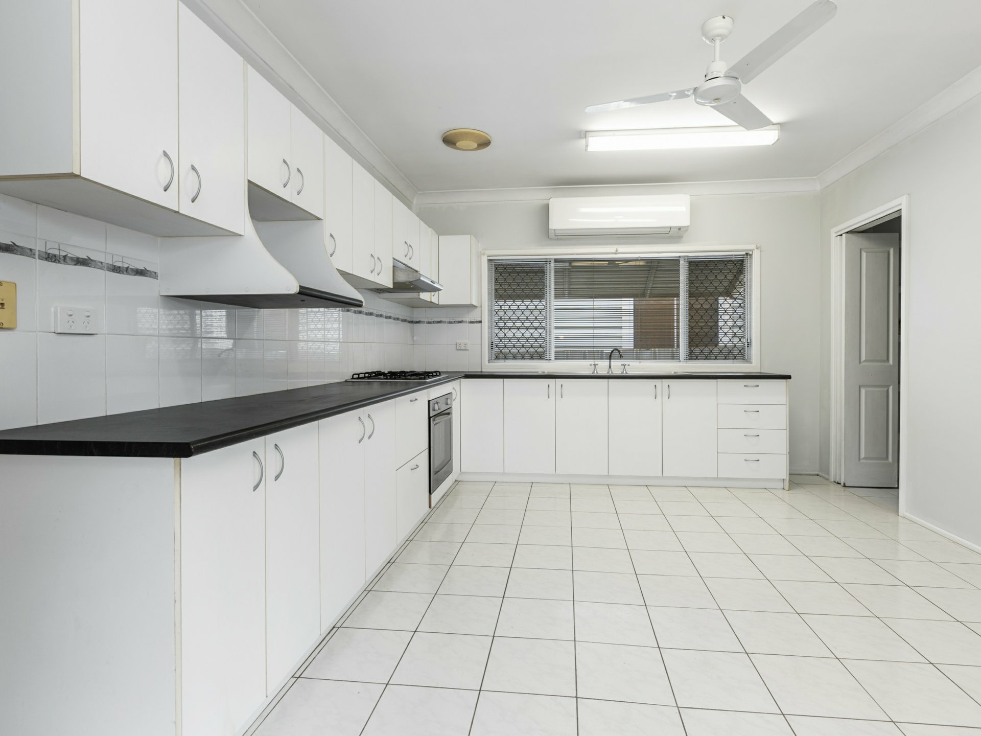 14 George Street — photo 2 of 16