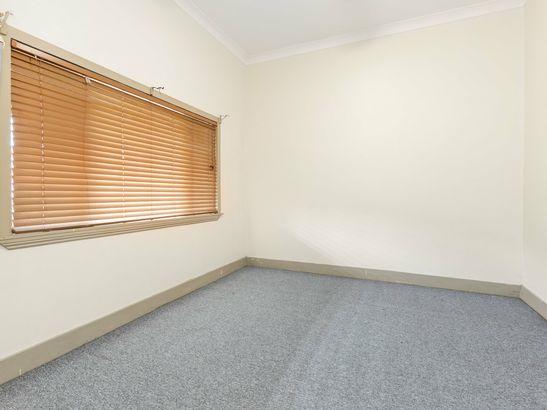 86 Aberdare Road — photo 9 of 15