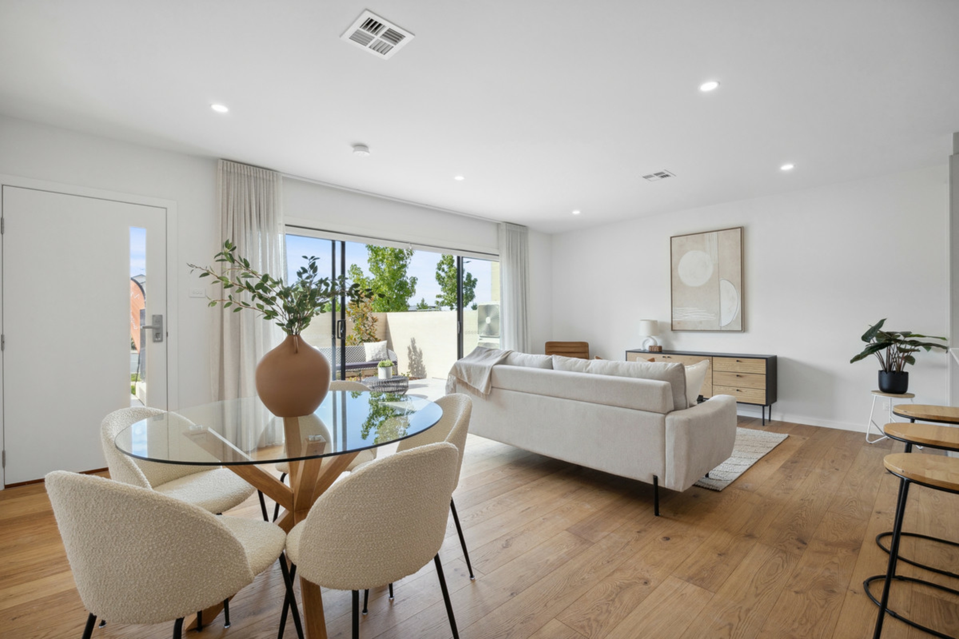 MIO, 20 Edward Drive — photo 2 of 30