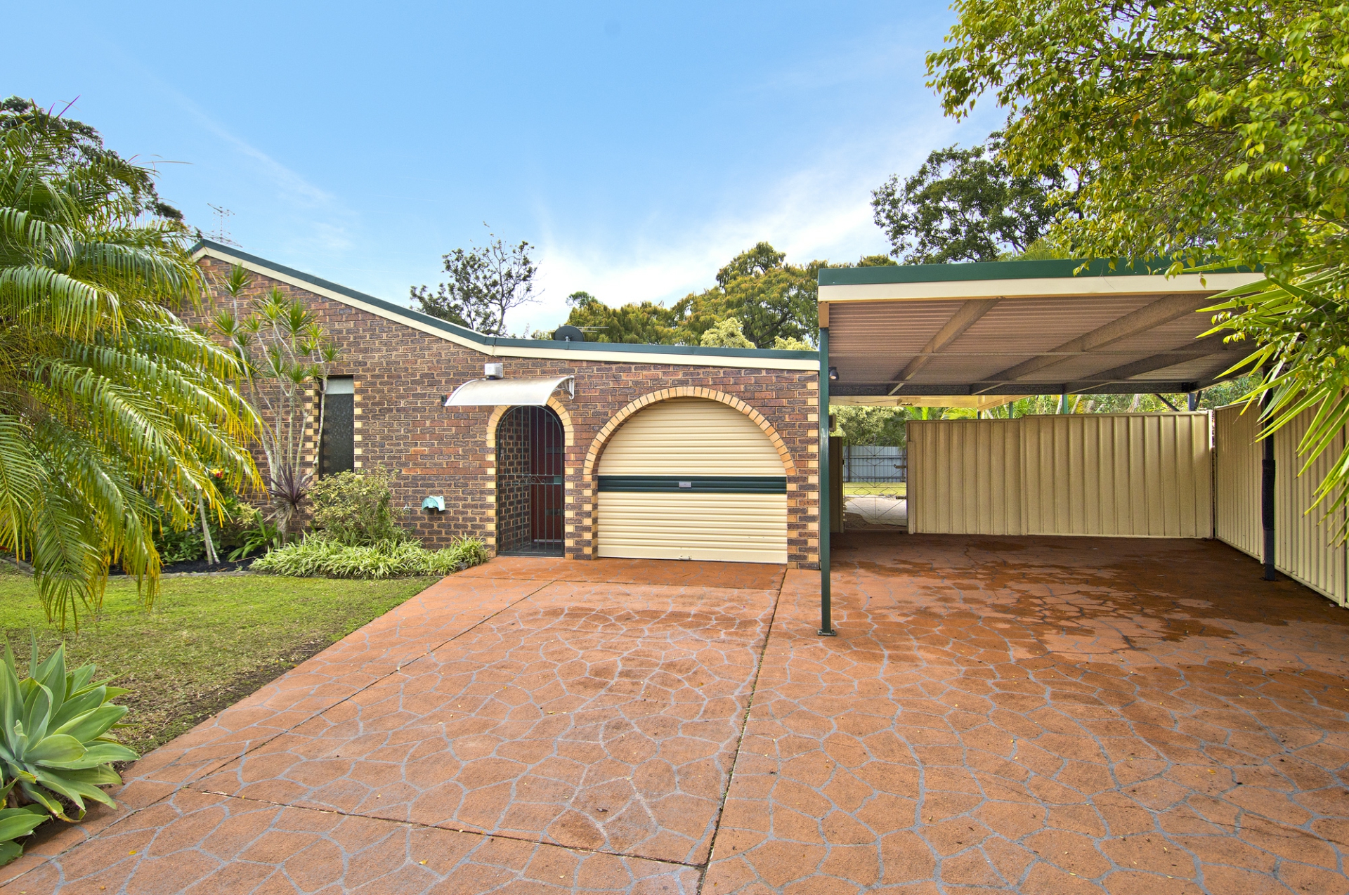 15 Yorkshire Crescent, MOUNT WARREN PARK